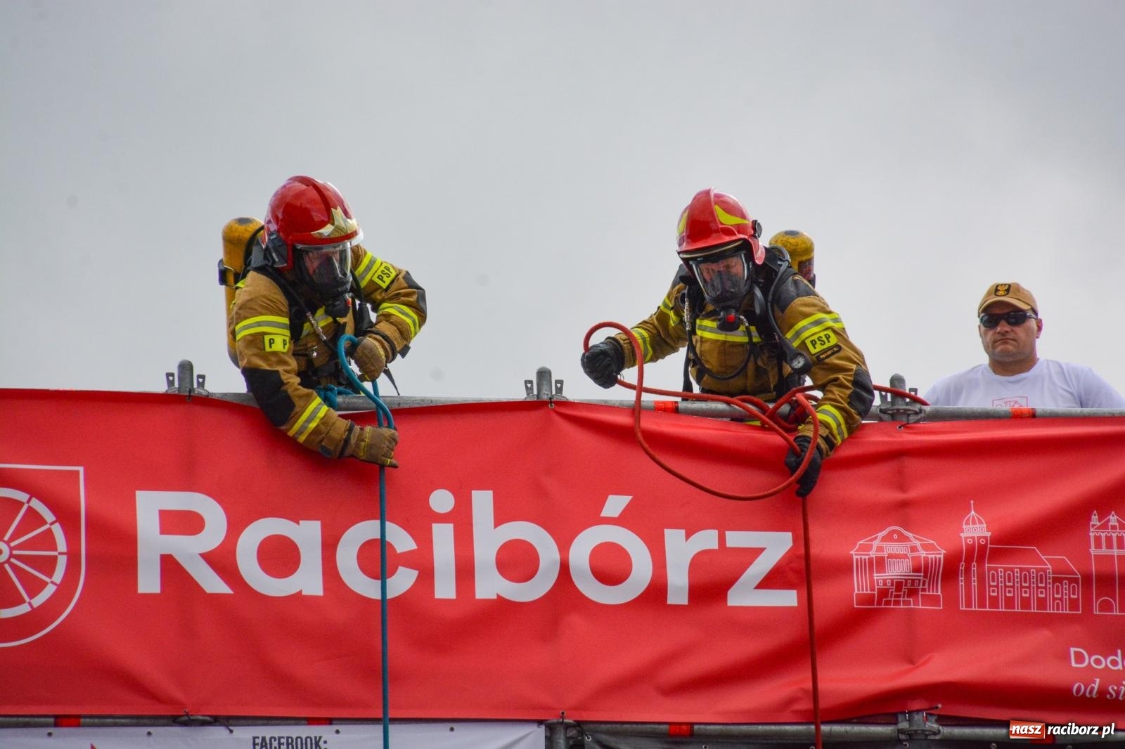 Zdjęcie w galerii na portalu naszraciborz.pl: Najtwardsi strażacy w akcji – siódma edycja Toughest Firefighter Racibórz na Placu Dominikańskim [FOTO i WIDEO] wiadomości z regionu