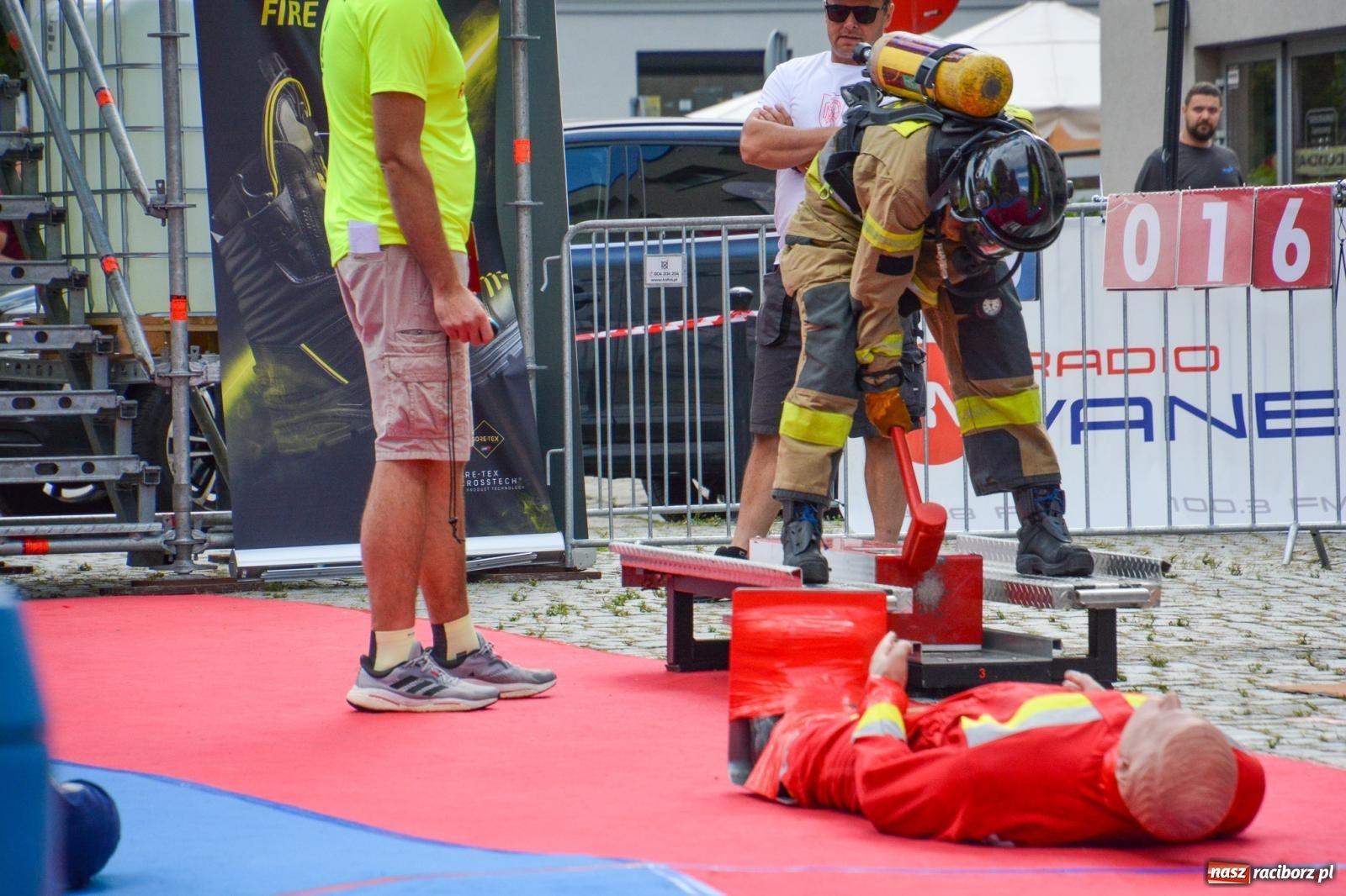 Zdjęcie w galerii na portalu naszraciborz.pl: Najtwardsi strażacy w akcji – siódma edycja Toughest Firefighter Racibórz na Placu Dominikańskim [FOTO i WIDEO] wiadomości z regionu