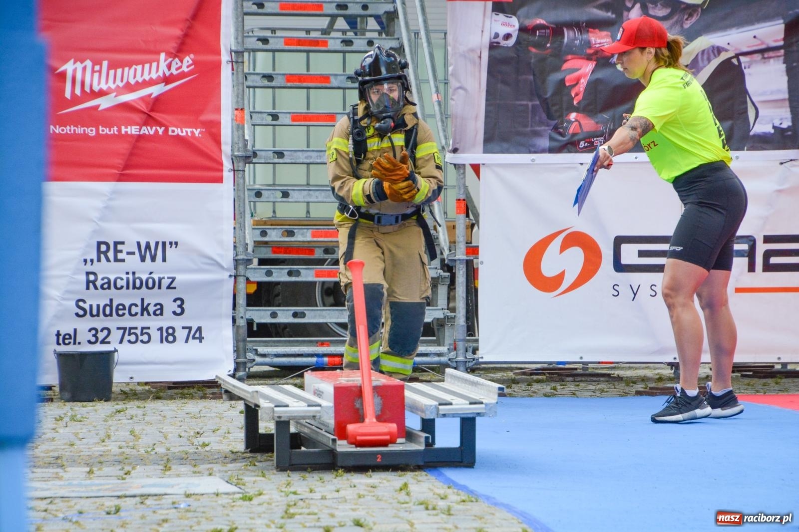 Zdjęcie w galerii na portalu naszraciborz.pl: Najtwardsi strażacy w akcji – siódma edycja Toughest Firefighter Racibórz na Placu Dominikańskim [FOTO i WIDEO] wiadomości z regionu