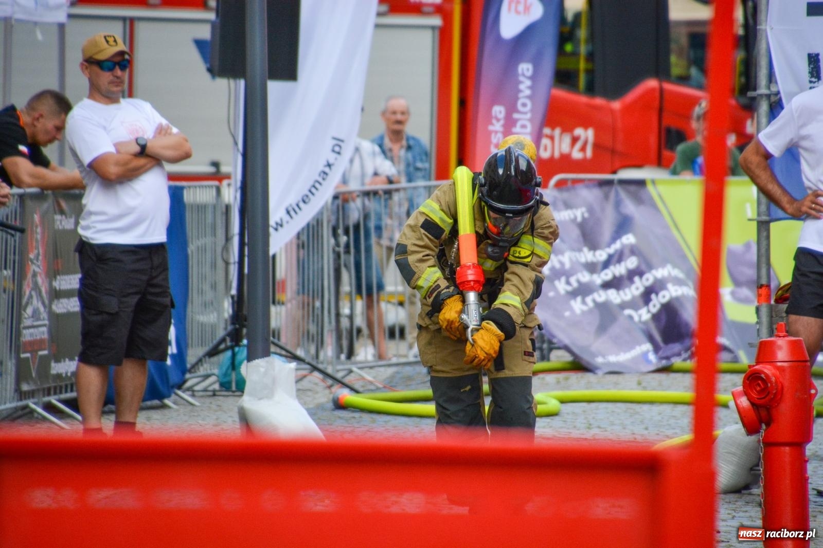 Zdjęcie w galerii na portalu naszraciborz.pl: Najtwardsi strażacy w akcji – siódma edycja Toughest Firefighter Racibórz na Placu Dominikańskim [FOTO i WIDEO] wiadomości z regionu