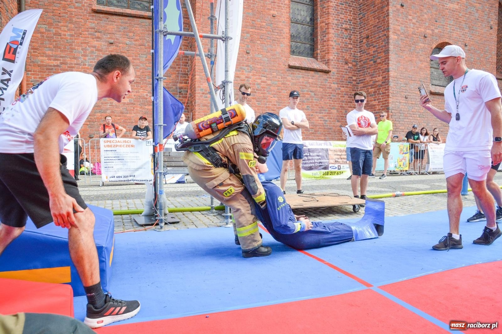 Zdjęcie w galerii na portalu naszraciborz.pl: Najtwardsi strażacy w akcji – siódma edycja Toughest Firefighter Racibórz na Placu Dominikańskim [FOTO i WIDEO] wiadomości z regionu