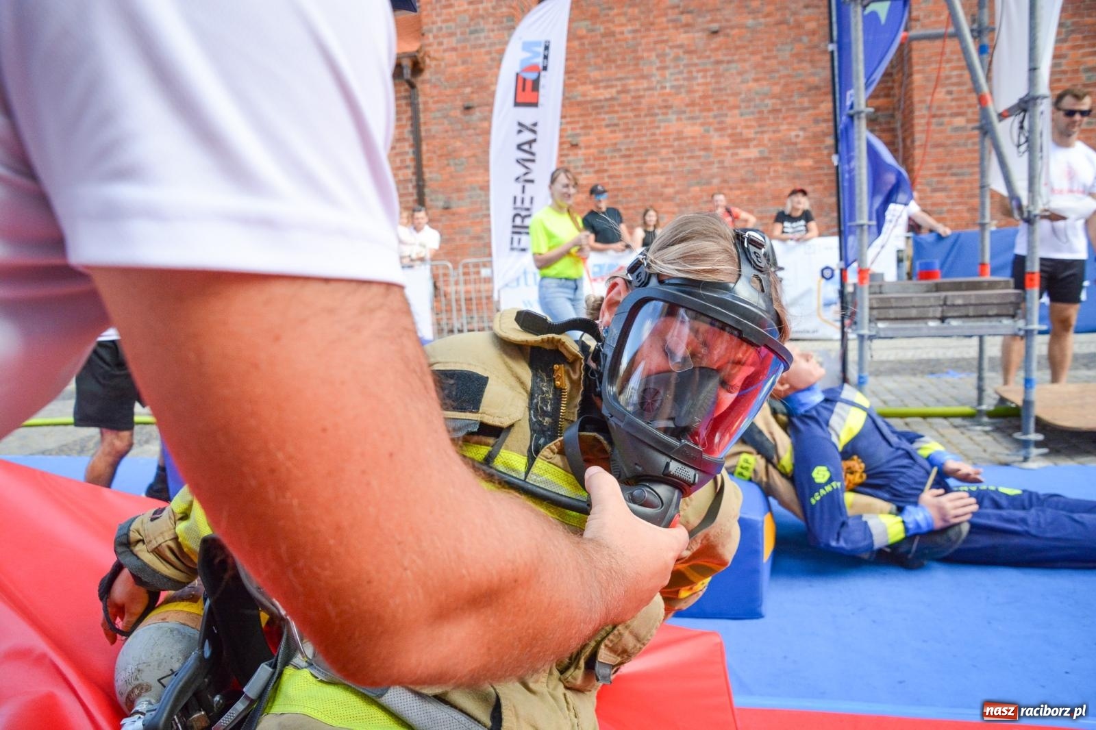 Zdjęcie w galerii na portalu naszraciborz.pl: Najtwardsi strażacy w akcji – siódma edycja Toughest Firefighter Racibórz na Placu Dominikańskim [FOTO i WIDEO] wiadomości z regionu