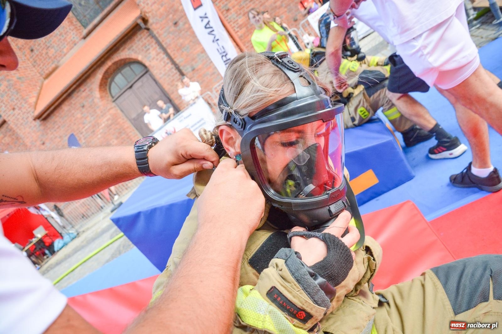 Zdjęcie w galerii na portalu naszraciborz.pl: Najtwardsi strażacy w akcji – siódma edycja Toughest Firefighter Racibórz na Placu Dominikańskim [FOTO i WIDEO] wiadomości z regionu