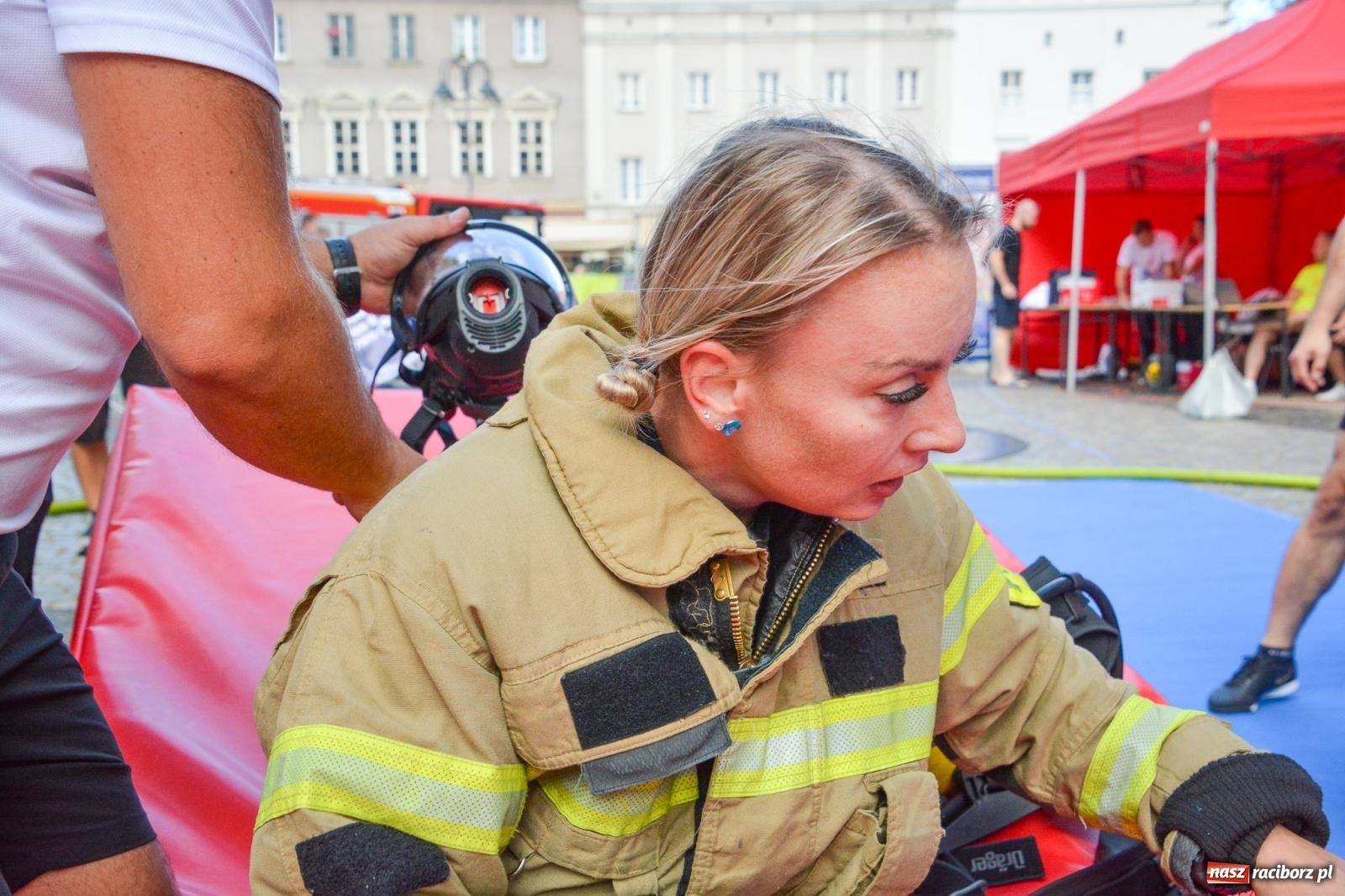 Zdjęcie w galerii na portalu naszraciborz.pl: Najtwardsi strażacy w akcji – siódma edycja Toughest Firefighter Racibórz na Placu Dominikańskim [FOTO i WIDEO] wiadomości z regionu