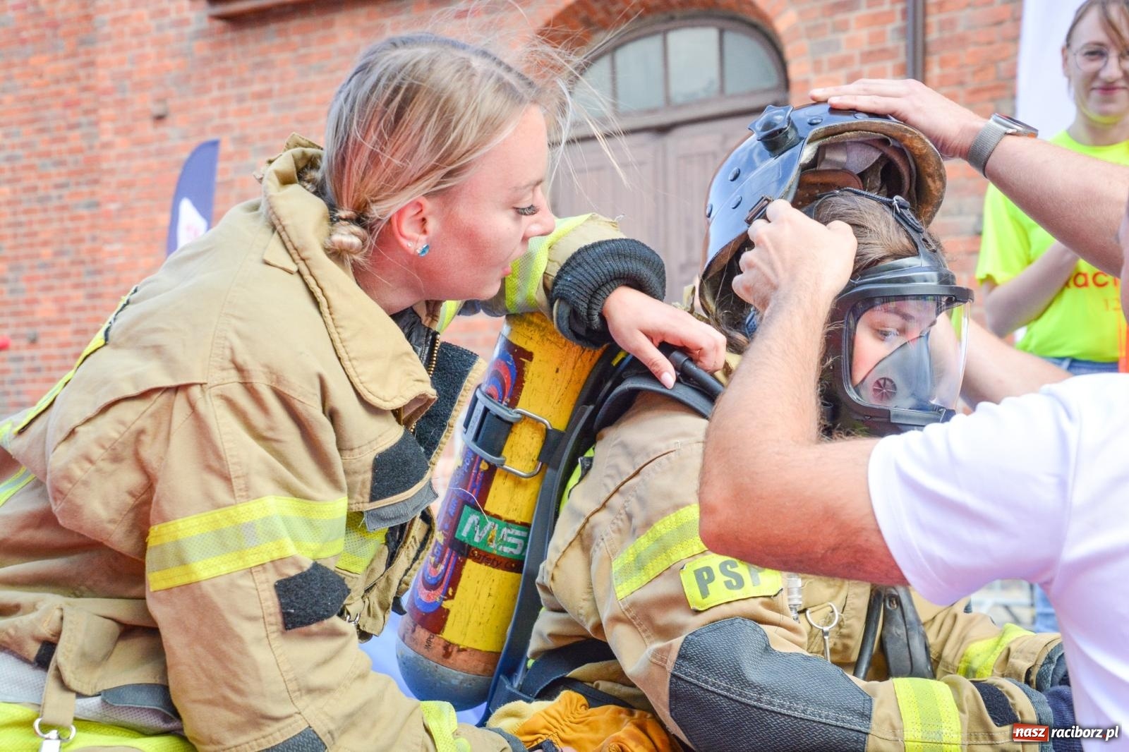 Zdjęcie w galerii na portalu naszraciborz.pl: Najtwardsi strażacy w akcji – siódma edycja Toughest Firefighter Racibórz na Placu Dominikańskim [FOTO i WIDEO] wiadomości z regionu