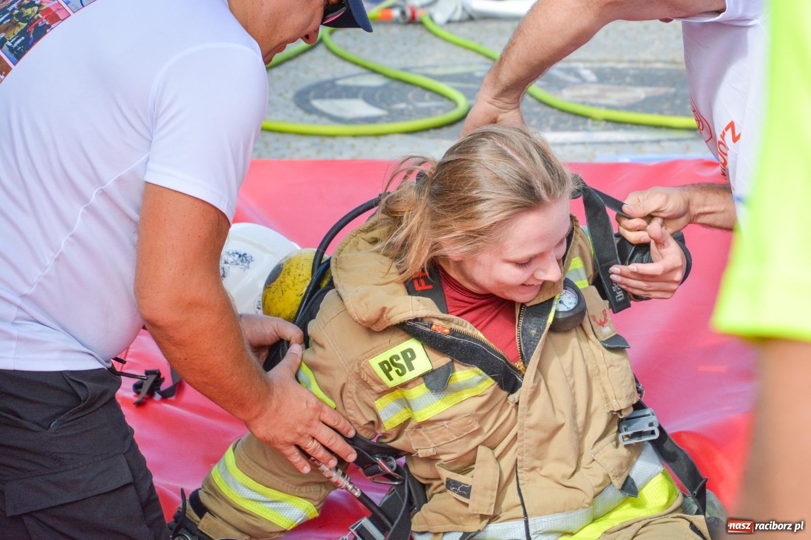Zdjęcie w galerii na portalu naszraciborz.pl: Najtwardsi strażacy w akcji – siódma edycja Toughest Firefighter Racibórz na Placu Dominikańskim [FOTO i WIDEO] wiadomości z regionu