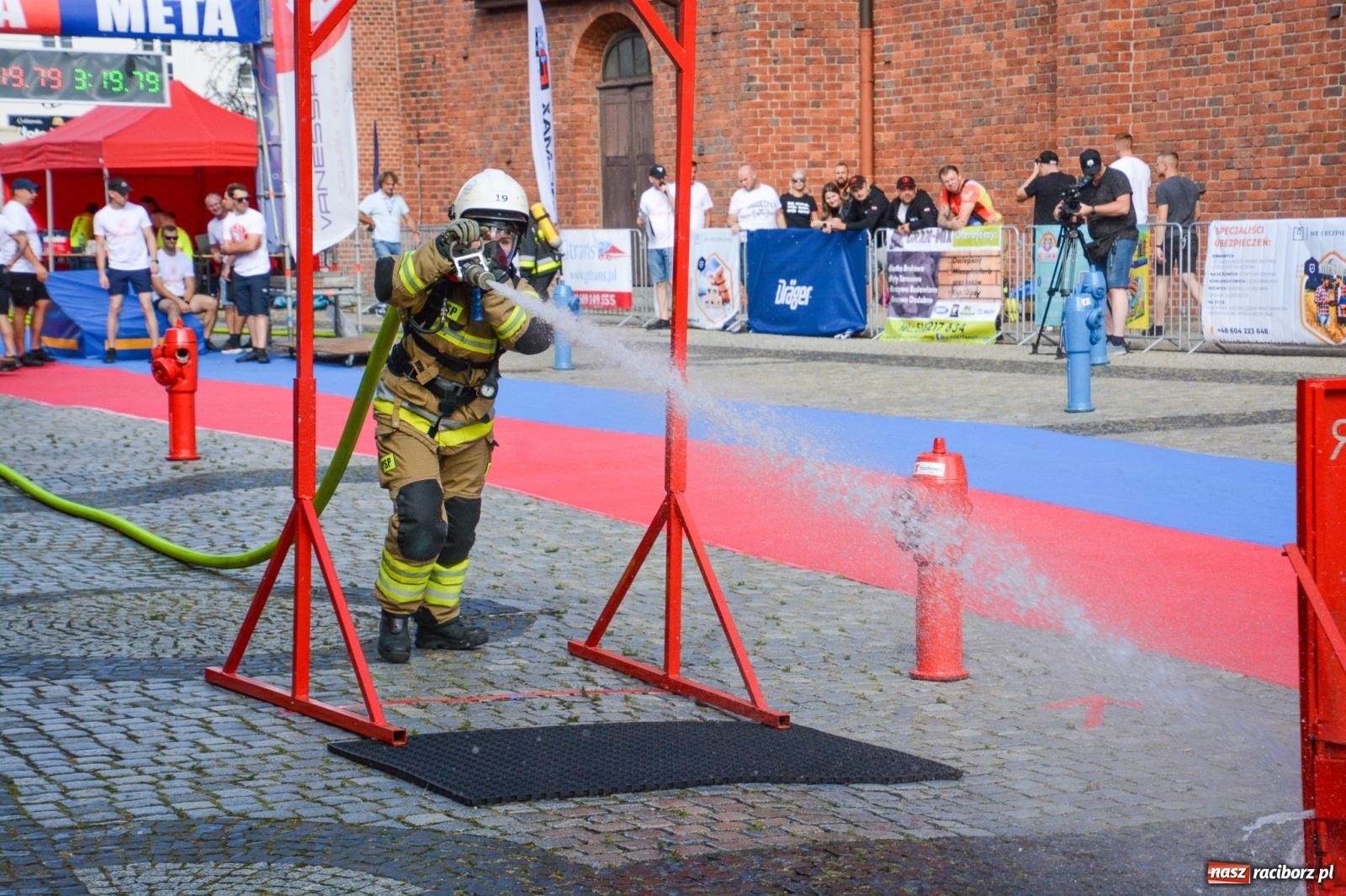 Zdjęcie w galerii na portalu naszraciborz.pl: Najtwardsi strażacy w akcji – siódma edycja Toughest Firefighter Racibórz na Placu Dominikańskim [FOTO i WIDEO] wiadomości z regionu