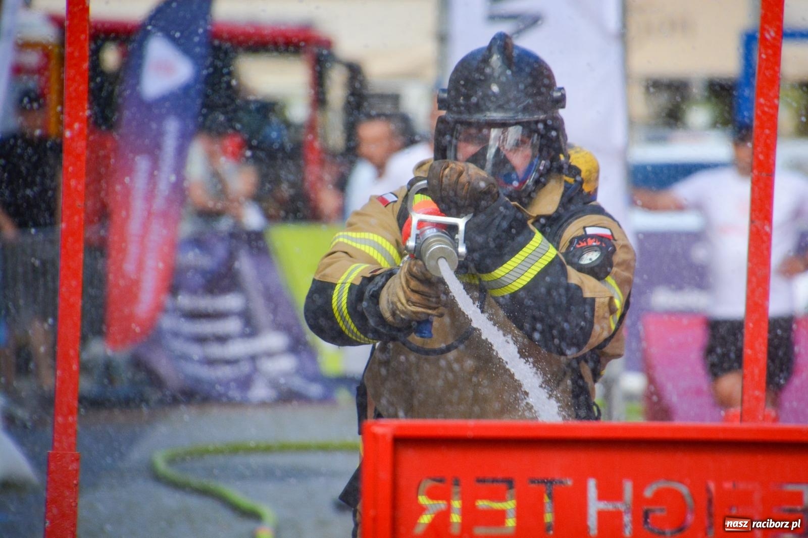 Zdjęcie w galerii na portalu naszraciborz.pl: Najtwardsi strażacy w akcji – siódma edycja Toughest Firefighter Racibórz na Placu Dominikańskim [FOTO i WIDEO] wiadomości z regionu
