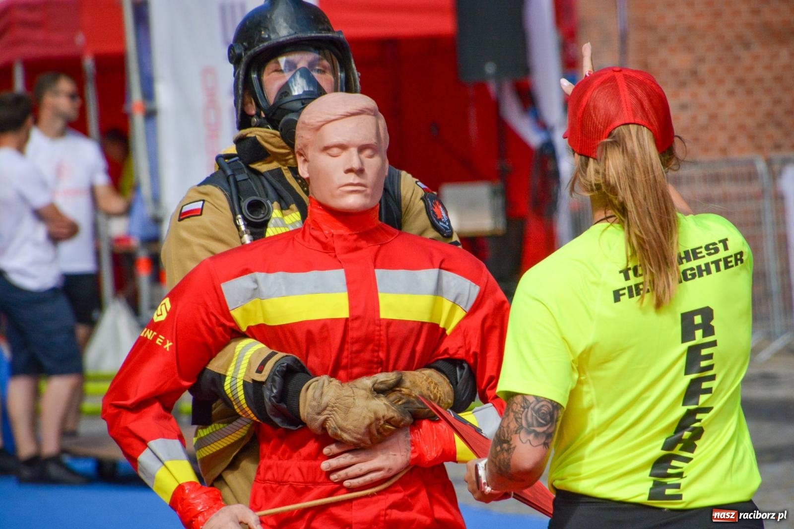 Zdjęcie w galerii na portalu naszraciborz.pl: Najtwardsi strażacy w akcji – siódma edycja Toughest Firefighter Racibórz na Placu Dominikańskim [FOTO i WIDEO] wiadomości z regionu