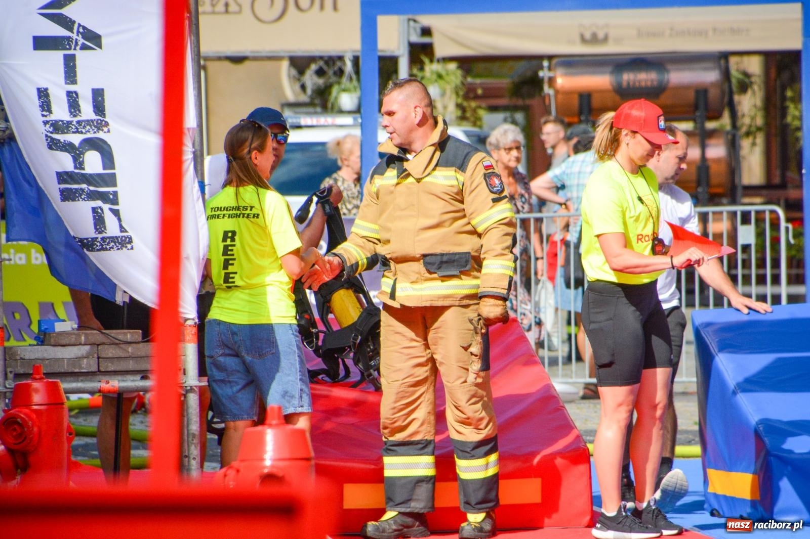 Zdjęcie w galerii na portalu naszraciborz.pl: Najtwardsi strażacy w akcji – siódma edycja Toughest Firefighter Racibórz na Placu Dominikańskim [FOTO i WIDEO] wiadomości z regionu