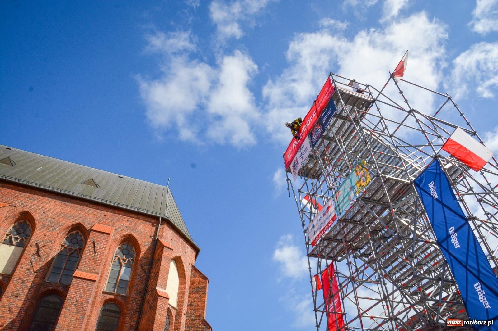 Zdjęcie w galerii na portalu naszraciborz.pl: Najtwardsi strażacy w akcji – siódma edycja Toughest Firefighter Racibórz na Placu Dominikańskim [FOTO i WIDEO] wiadomości z regionu