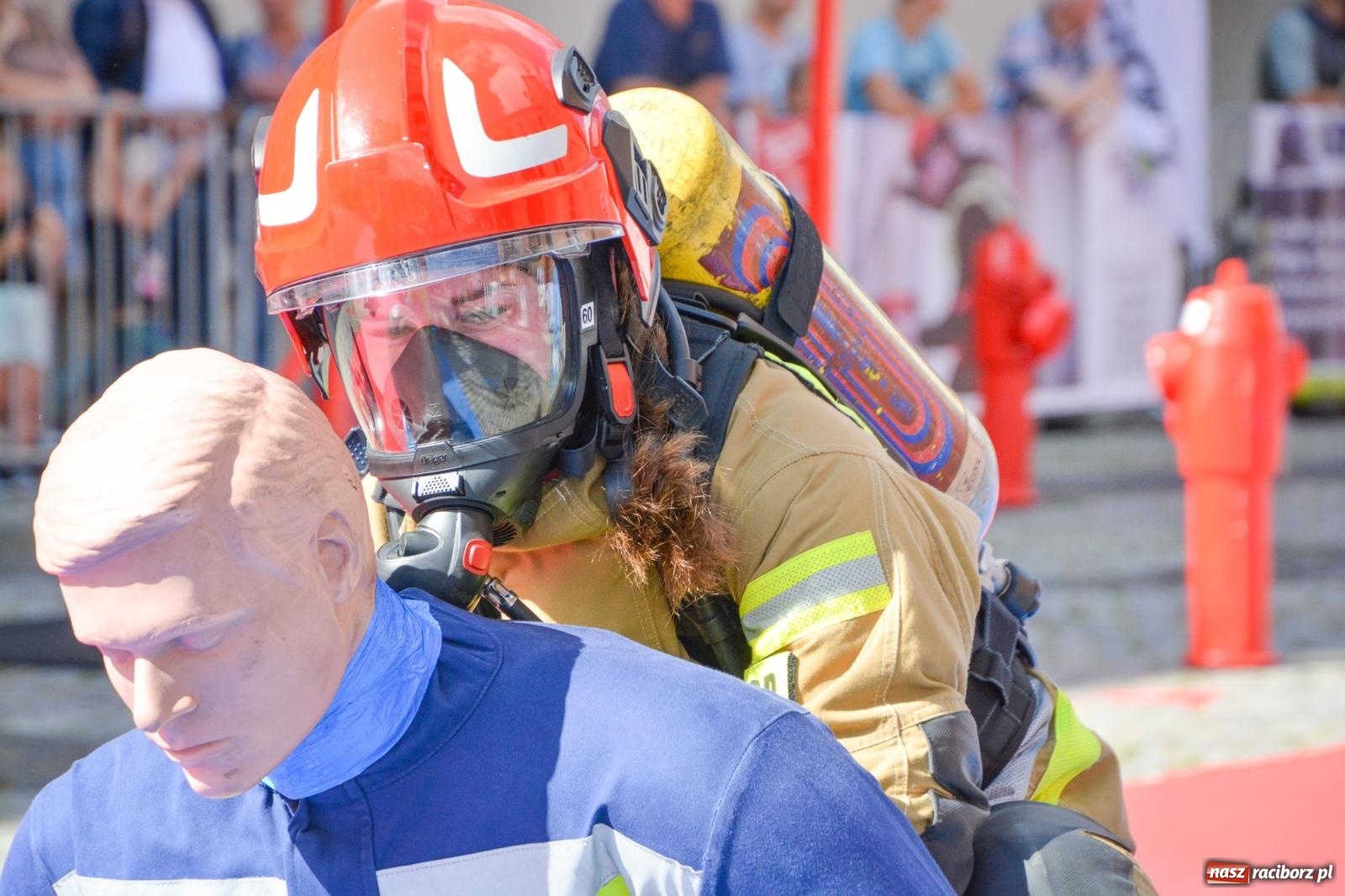 Zdjęcie w galerii na portalu naszraciborz.pl: Najtwardsi strażacy w akcji – siódma edycja Toughest Firefighter Racibórz na Placu Dominikańskim [FOTO i WIDEO] wiadomości z regionu