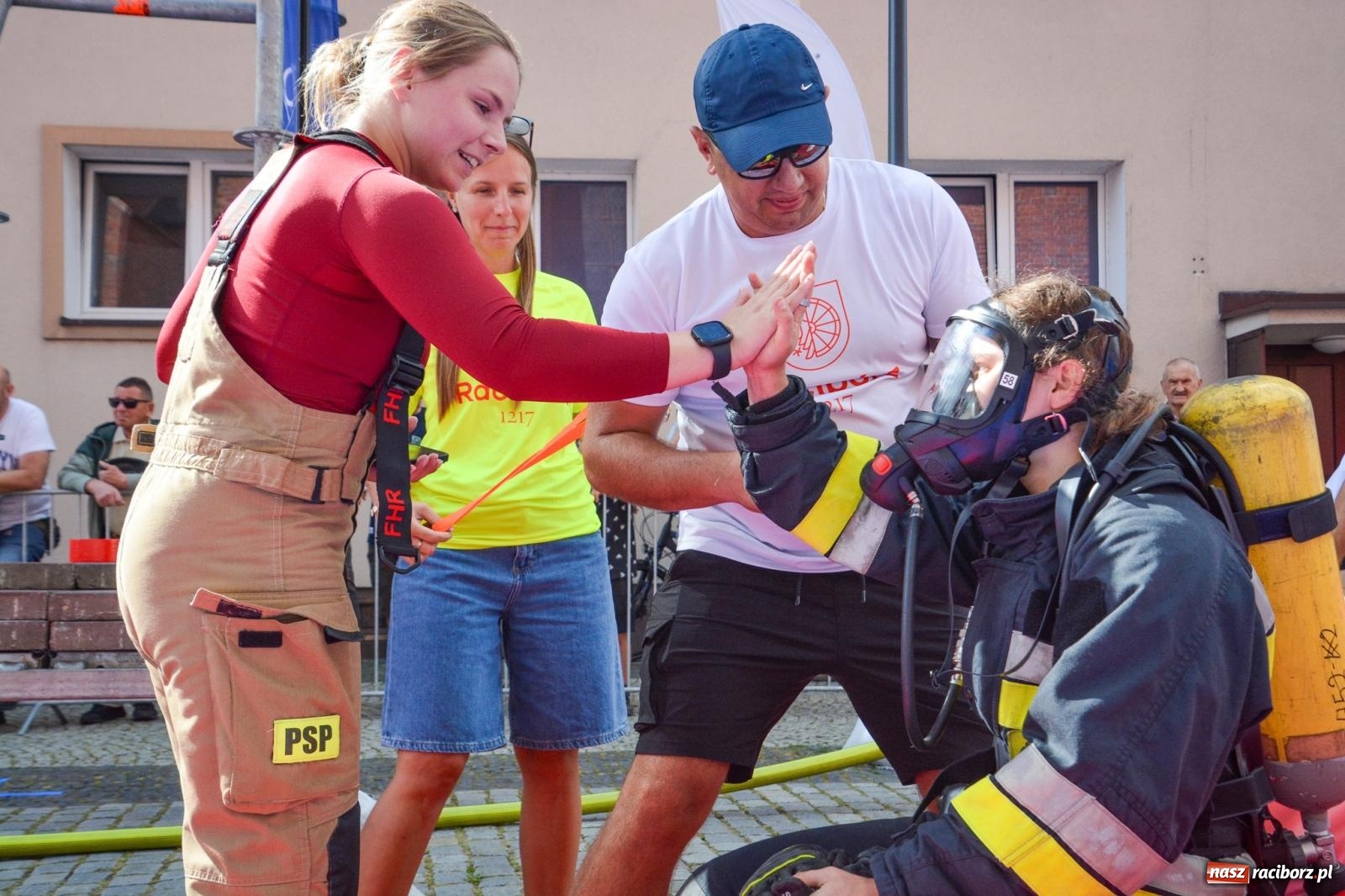 Zdjęcie w galerii na portalu naszraciborz.pl: Najtwardsi strażacy w akcji – siódma edycja Toughest Firefighter Racibórz na Placu Dominikańskim [FOTO i WIDEO] wiadomości z regionu