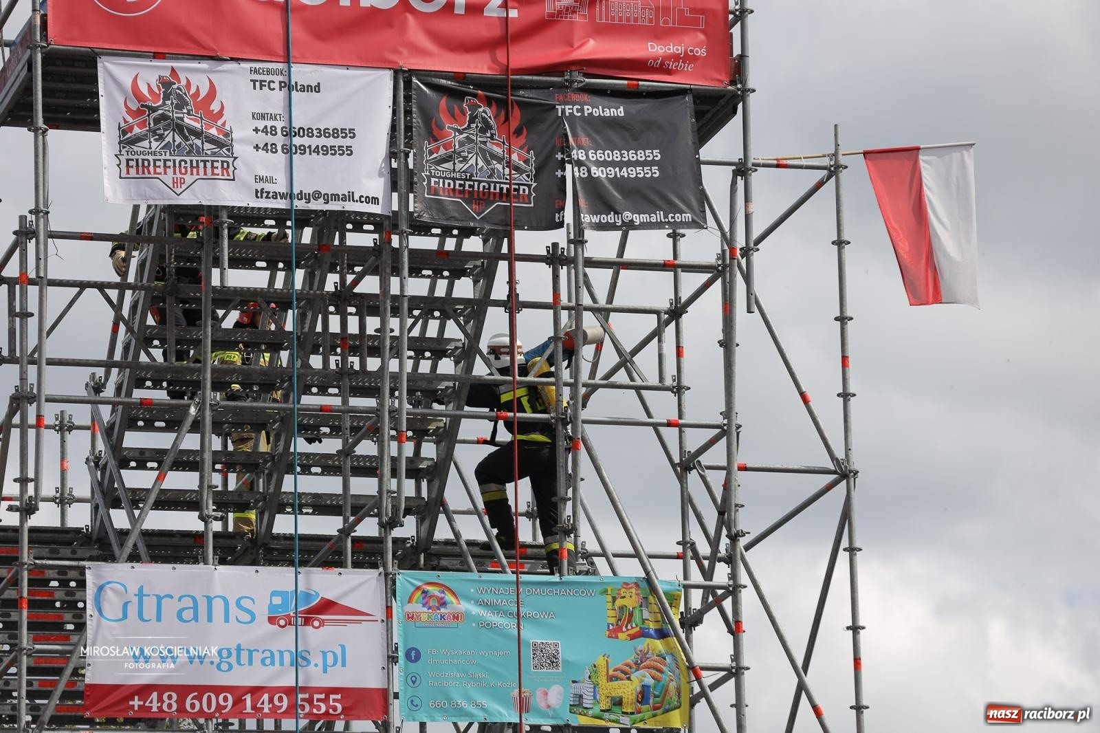 Zdjęcie w galerii na portalu naszraciborz.pl: Najtwardsi strażacy w akcji – siódma edycja Toughest Firefighter Racibórz na Placu Dominikańskim [FOTO i WIDEO] wiadomości z regionu