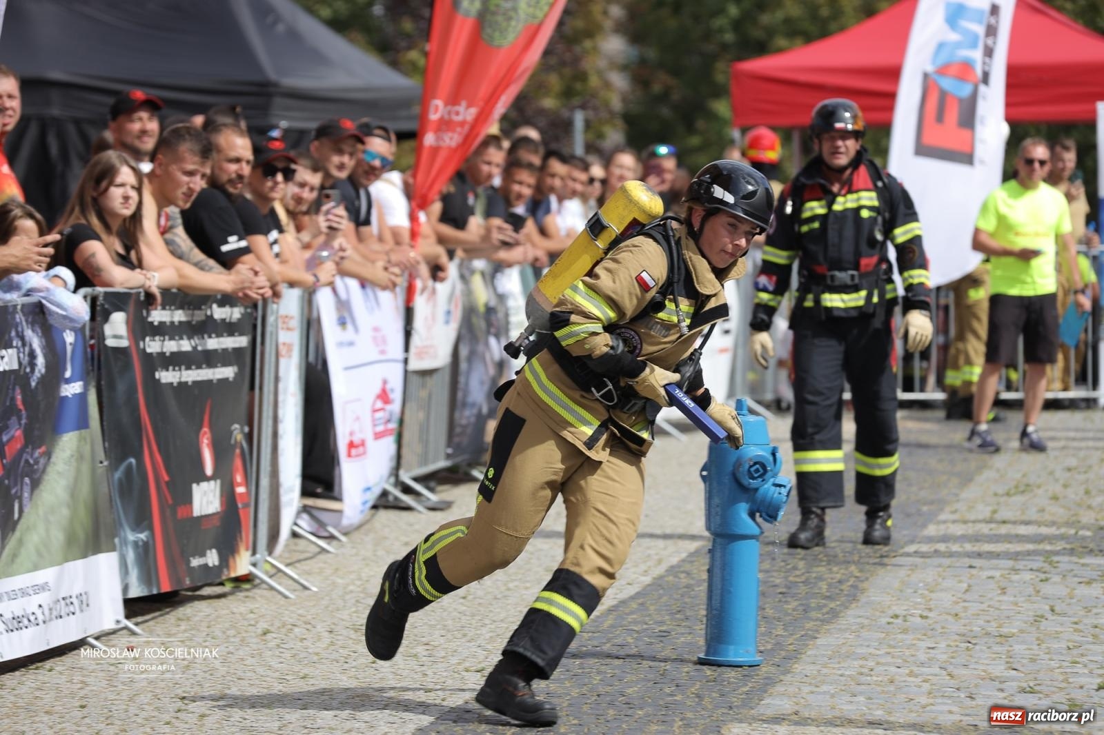 Zdjęcie w galerii na portalu naszraciborz.pl: Najtwardsi strażacy w akcji – siódma edycja Toughest Firefighter Racibórz na Placu Dominikańskim [FOTO i WIDEO] wiadomości z regionu