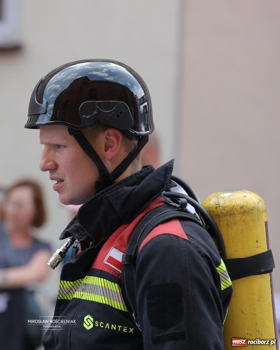 Zdjęcie w galerii na portalu naszraciborz.pl: Najtwardsi strażacy w akcji – siódma edycja Toughest Firefighter Racibórz na Placu Dominikańskim [FOTO i WIDEO] wiadomości z regionu