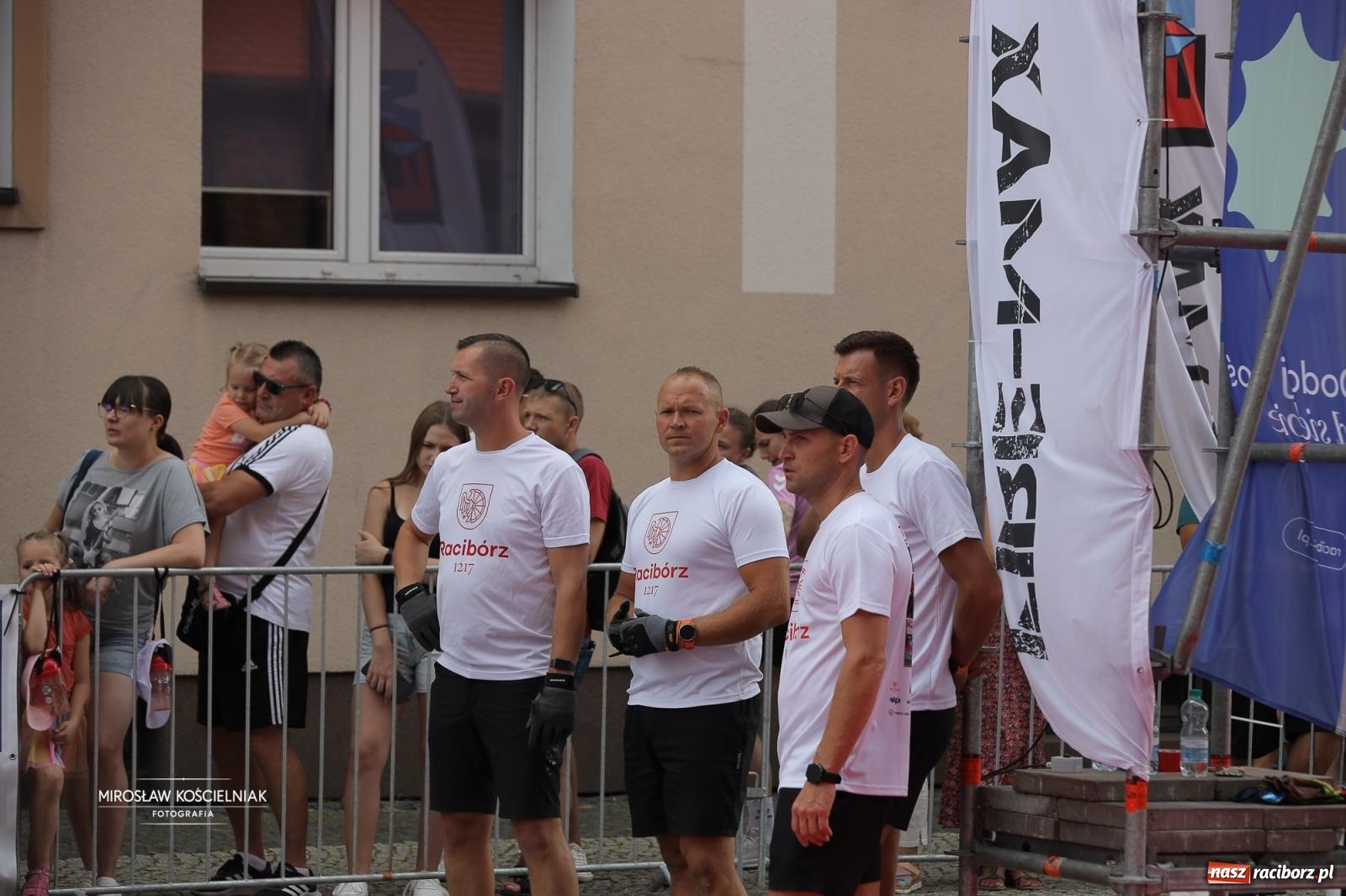 Zdjęcie w galerii na portalu naszraciborz.pl: Najtwardsi strażacy w akcji – siódma edycja Toughest Firefighter Racibórz na Placu Dominikańskim [FOTO i WIDEO] wiadomości z regionu