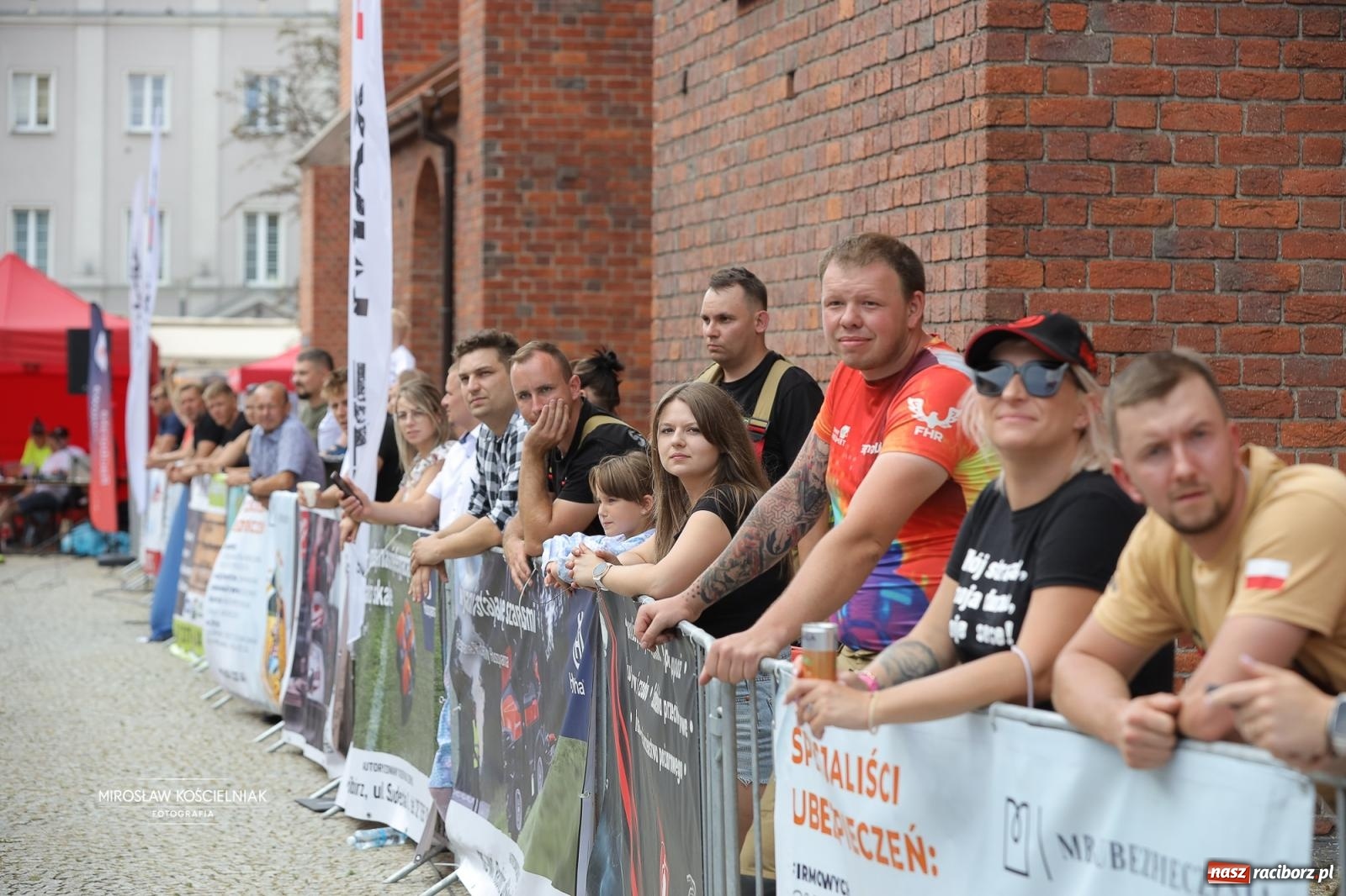 Zdjęcie w galerii na portalu naszraciborz.pl: Najtwardsi strażacy w akcji – siódma edycja Toughest Firefighter Racibórz na Placu Dominikańskim [FOTO i WIDEO] wiadomości z regionu