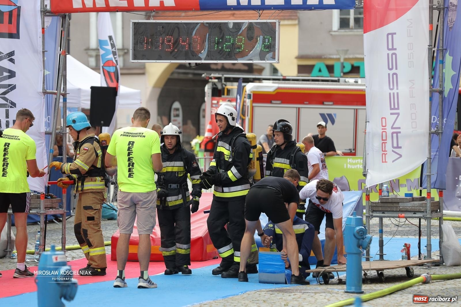 Zdjęcie w galerii na portalu naszraciborz.pl: Najtwardsi strażacy w akcji – siódma edycja Toughest Firefighter Racibórz na Placu Dominikańskim [FOTO i WIDEO] wiadomości z regionu