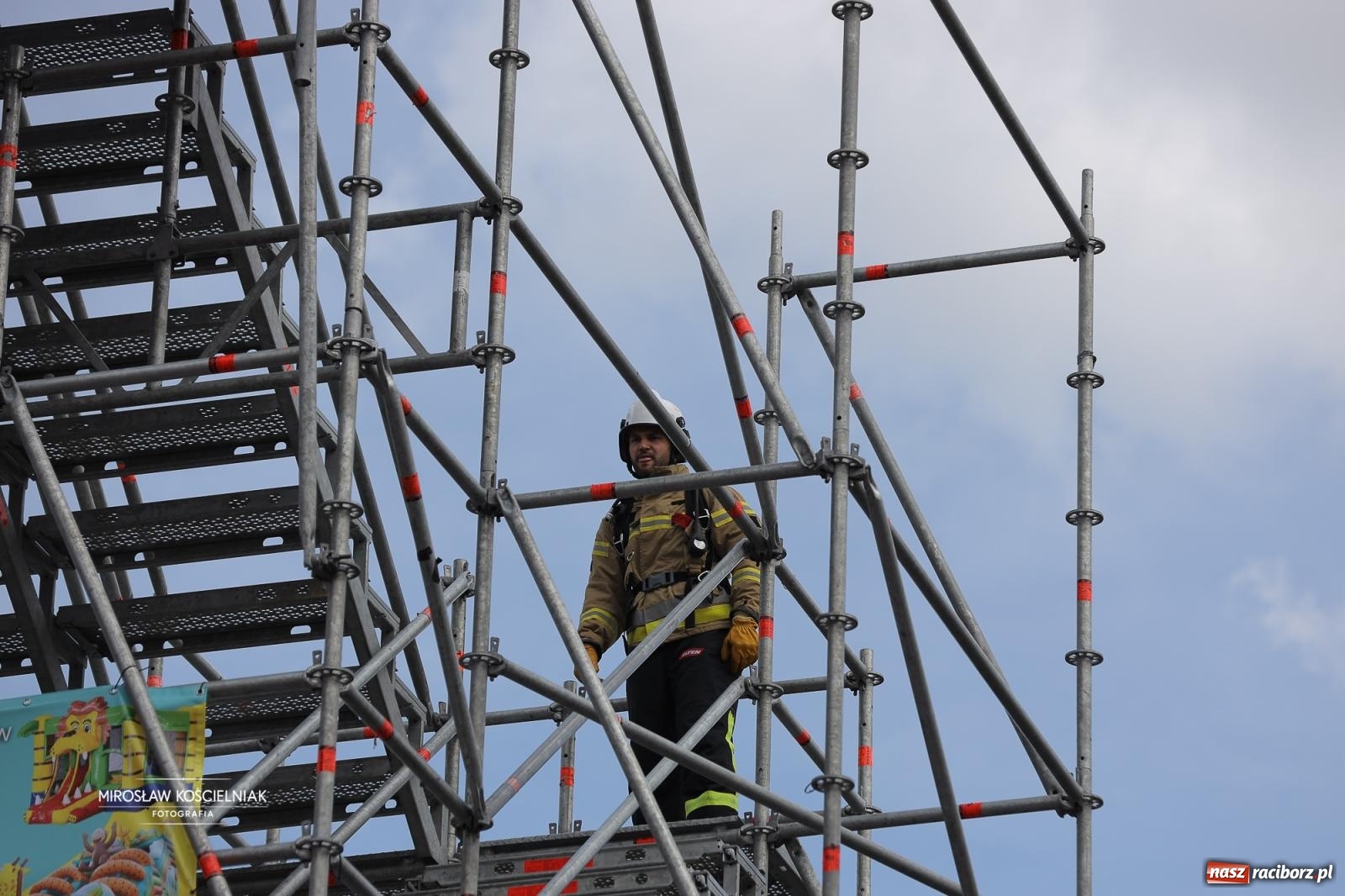 Zdjęcie w galerii na portalu naszraciborz.pl: Najtwardsi strażacy w akcji – siódma edycja Toughest Firefighter Racibórz na Placu Dominikańskim [FOTO i WIDEO] wiadomości z regionu