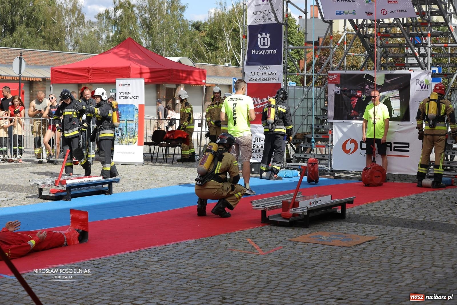 Zdjęcie w galerii na portalu naszraciborz.pl: Najtwardsi strażacy w akcji – siódma edycja Toughest Firefighter Racibórz na Placu Dominikańskim [FOTO i WIDEO] wiadomości z regionu