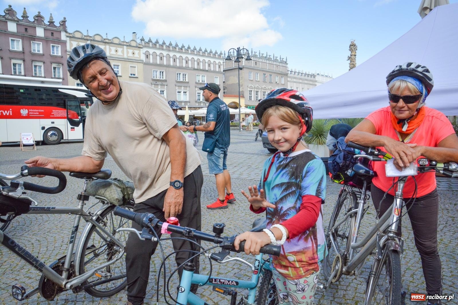 Zdjęcie w galerii na portalu naszraciborz.pl: Rodzinny rajd rowerowy w Raciborzu w hołdzie poległym strażakom [FOTO i WIDEO] wiadomości z regionu