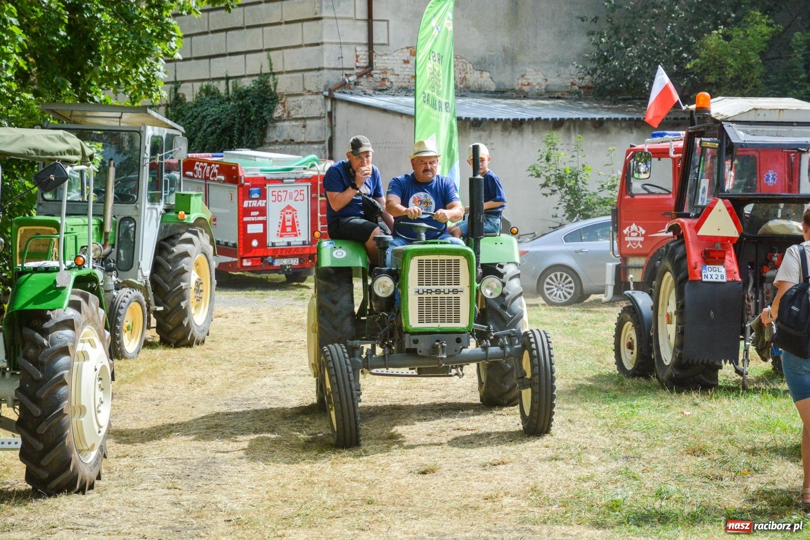 Zdjęcie w galerii na portalu naszraciborz.pl: Gra o plon, czyli parada maszyn rolniczych w Krowiarkach [FOTO i WIDEO] wiadomości z regionu