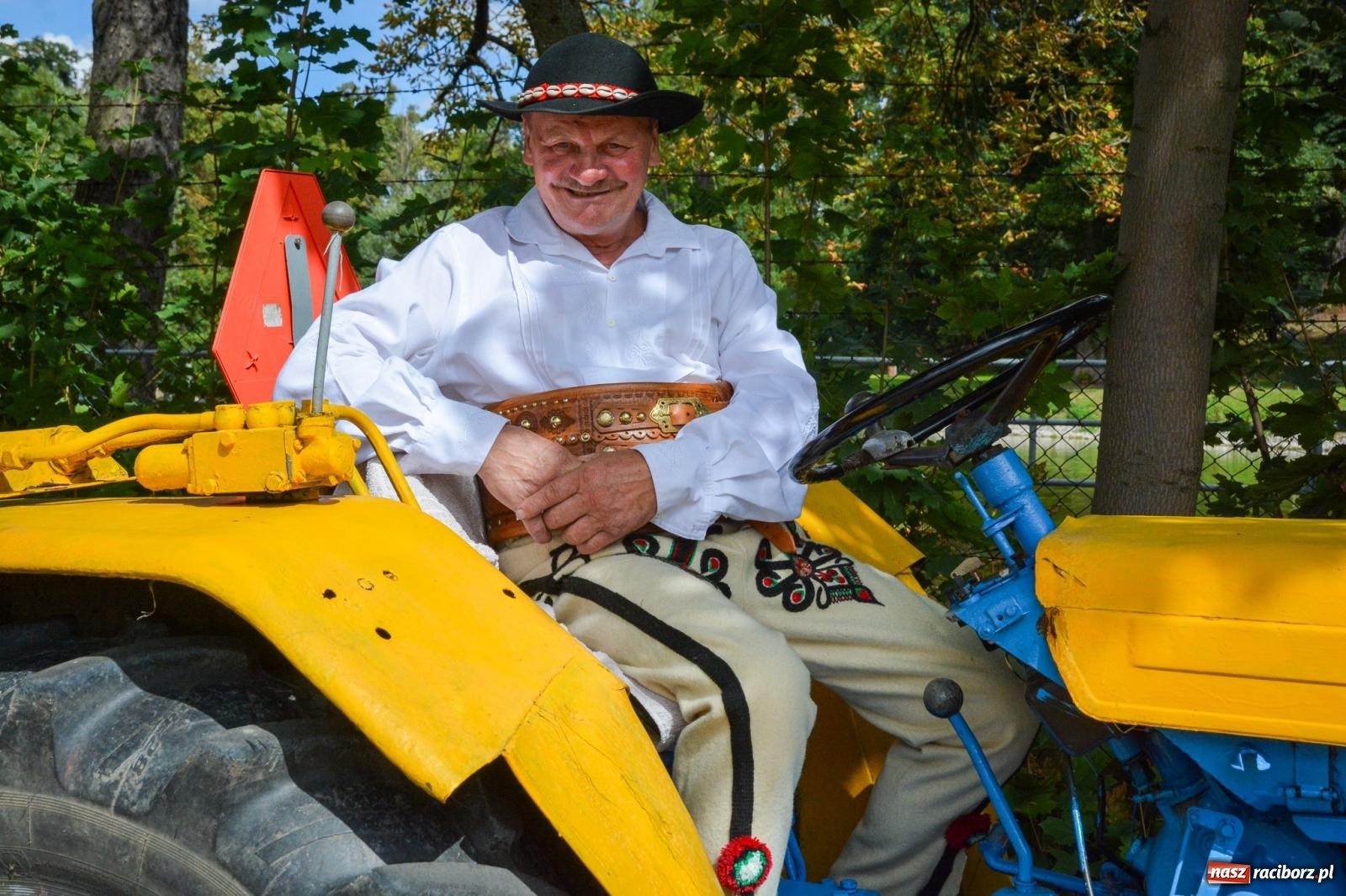 Zdjęcie w galerii na portalu naszraciborz.pl: Gra o plon, czyli parada maszyn rolniczych w Krowiarkach [FOTO i WIDEO] wiadomości z regionu