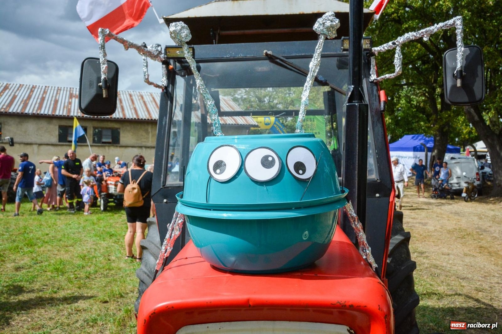 Zdjęcie w galerii na portalu naszraciborz.pl: Gra o plon, czyli parada maszyn rolniczych w Krowiarkach [FOTO i WIDEO] wiadomości z regionu