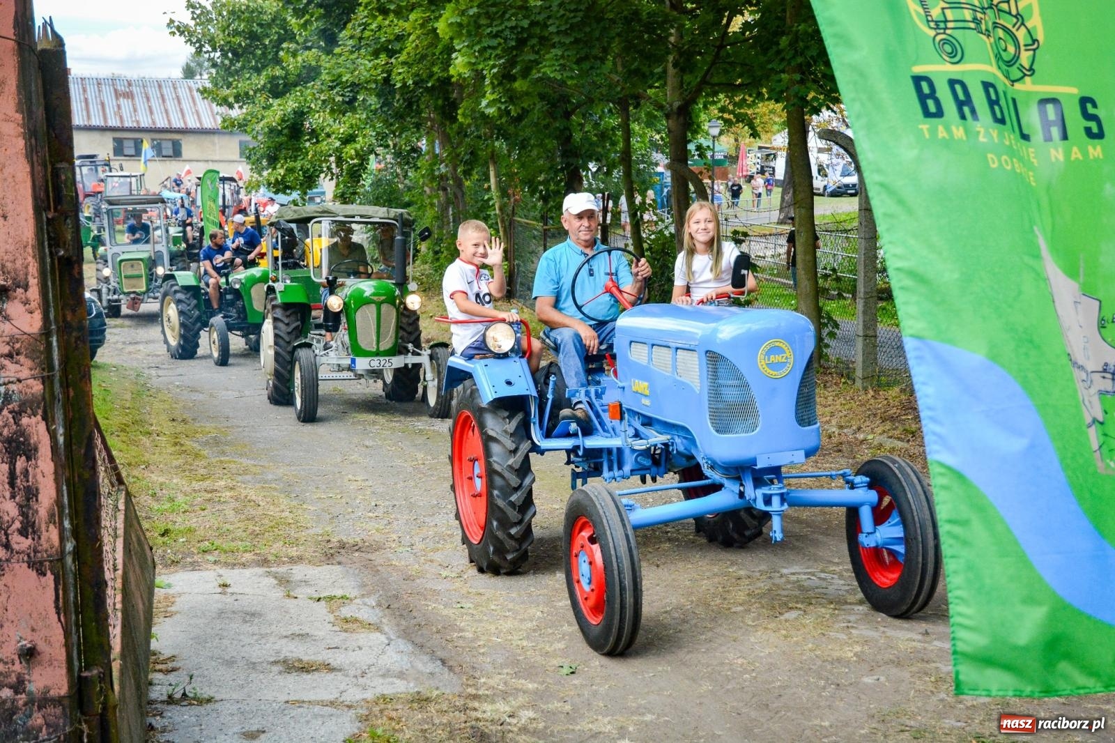 Zdjęcie w galerii na portalu naszraciborz.pl: Gra o plon, czyli parada maszyn rolniczych w Krowiarkach [FOTO i WIDEO] wiadomości z regionu