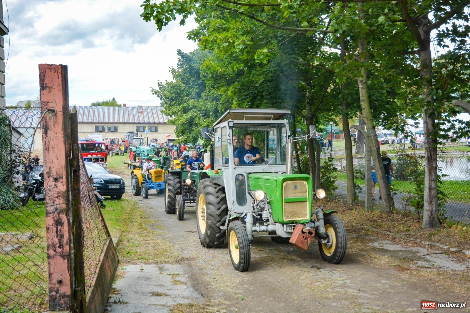 Zdjęcie w galerii na portalu naszraciborz.pl: Gra o plon, czyli parada maszyn rolniczych w Krowiarkach [FOTO i WIDEO] wiadomości z regionu
