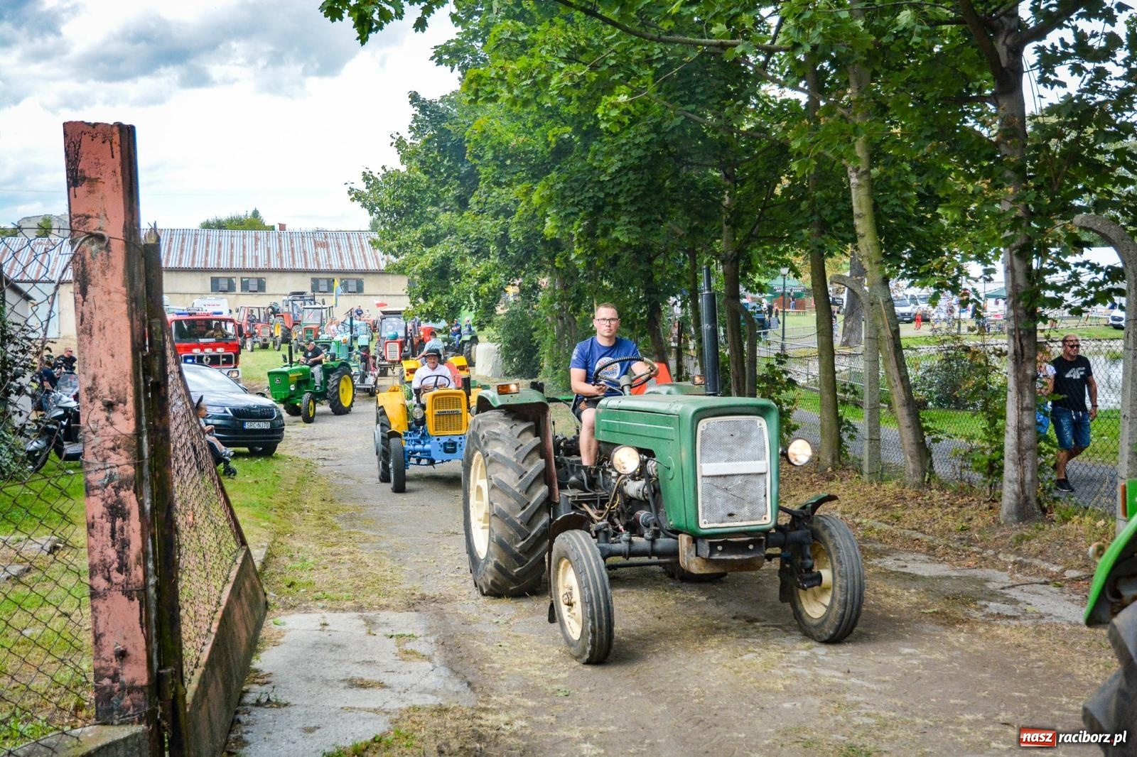Zdjęcie w galerii na portalu naszraciborz.pl: Gra o plon, czyli parada maszyn rolniczych w Krowiarkach [FOTO i WIDEO] wiadomości z regionu