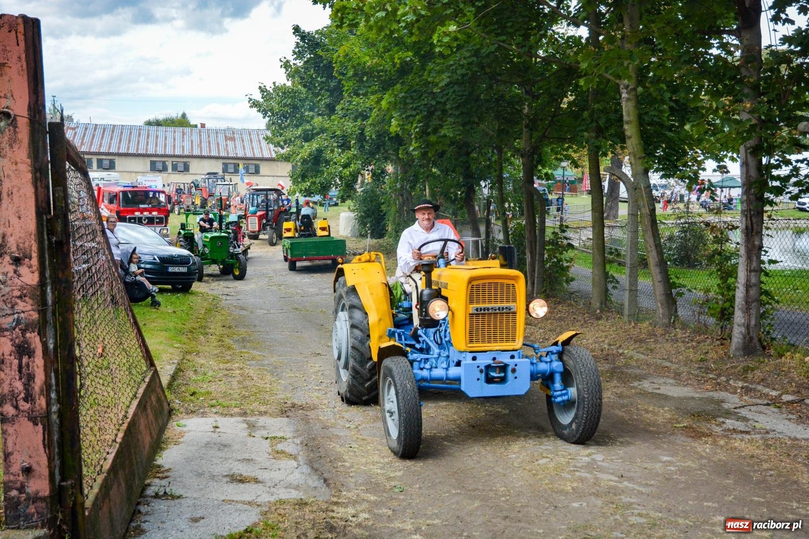 Zdjęcie w galerii na portalu naszraciborz.pl: Gra o plon, czyli parada maszyn rolniczych w Krowiarkach [FOTO i WIDEO] wiadomości z regionu