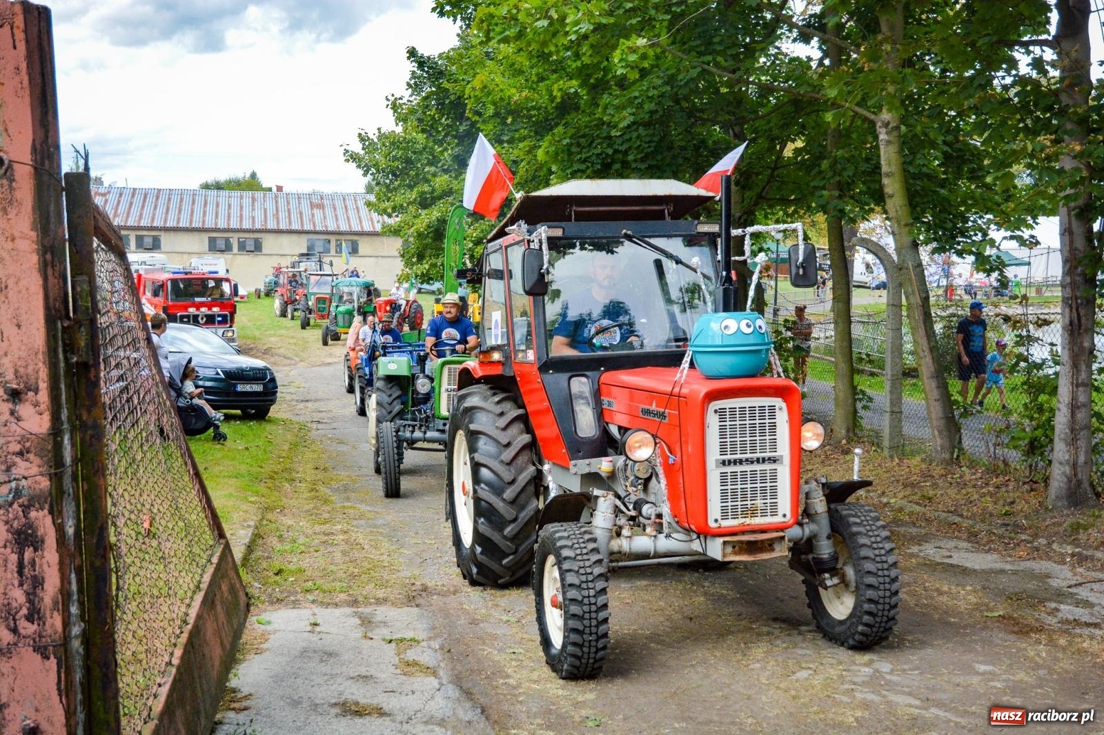 Zdjęcie w galerii na portalu naszraciborz.pl: Gra o plon, czyli parada maszyn rolniczych w Krowiarkach [FOTO i WIDEO] wiadomości z regionu
