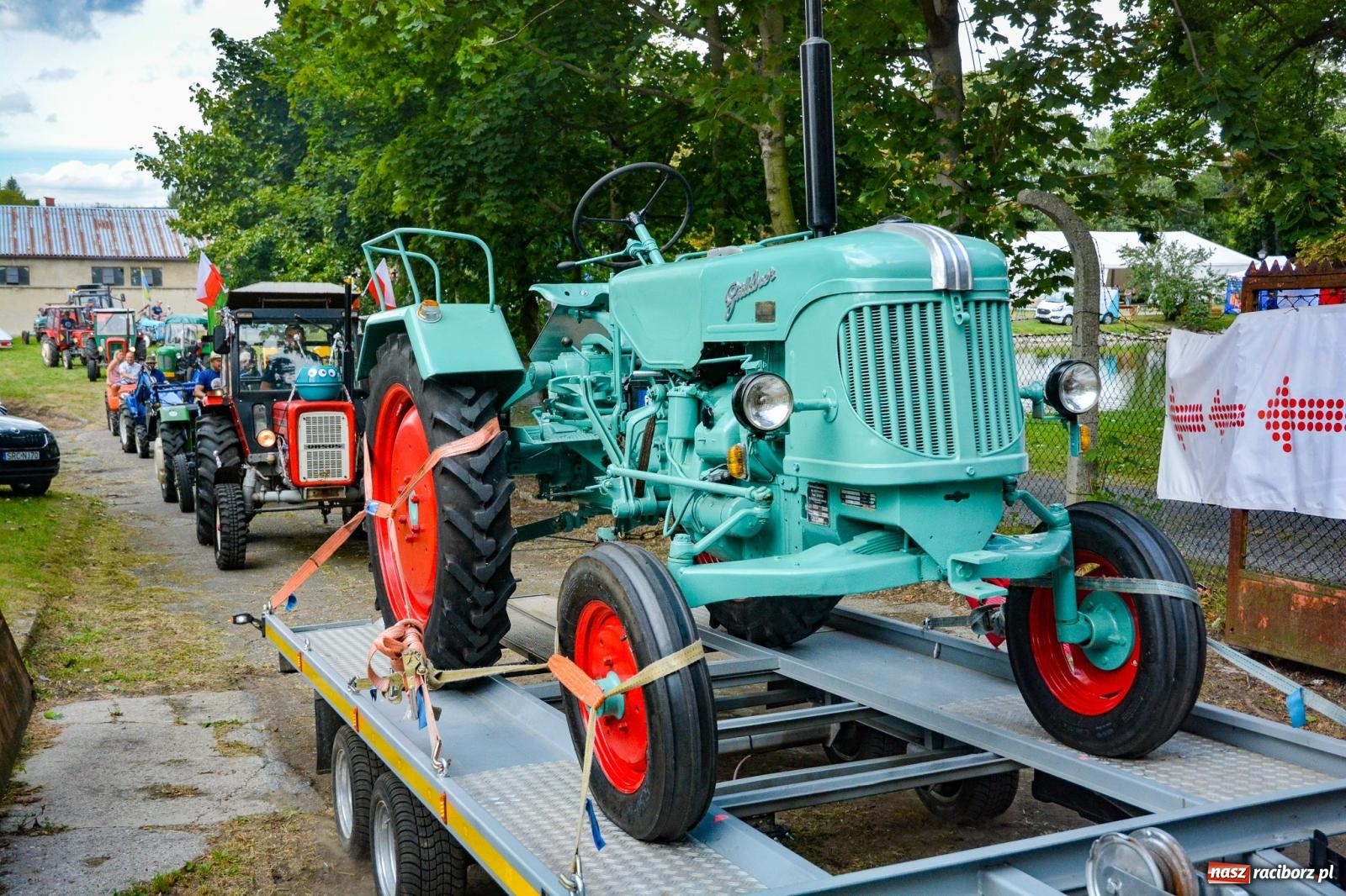 Zdjęcie w galerii na portalu naszraciborz.pl: Gra o plon, czyli parada maszyn rolniczych w Krowiarkach [FOTO i WIDEO] wiadomości z regionu