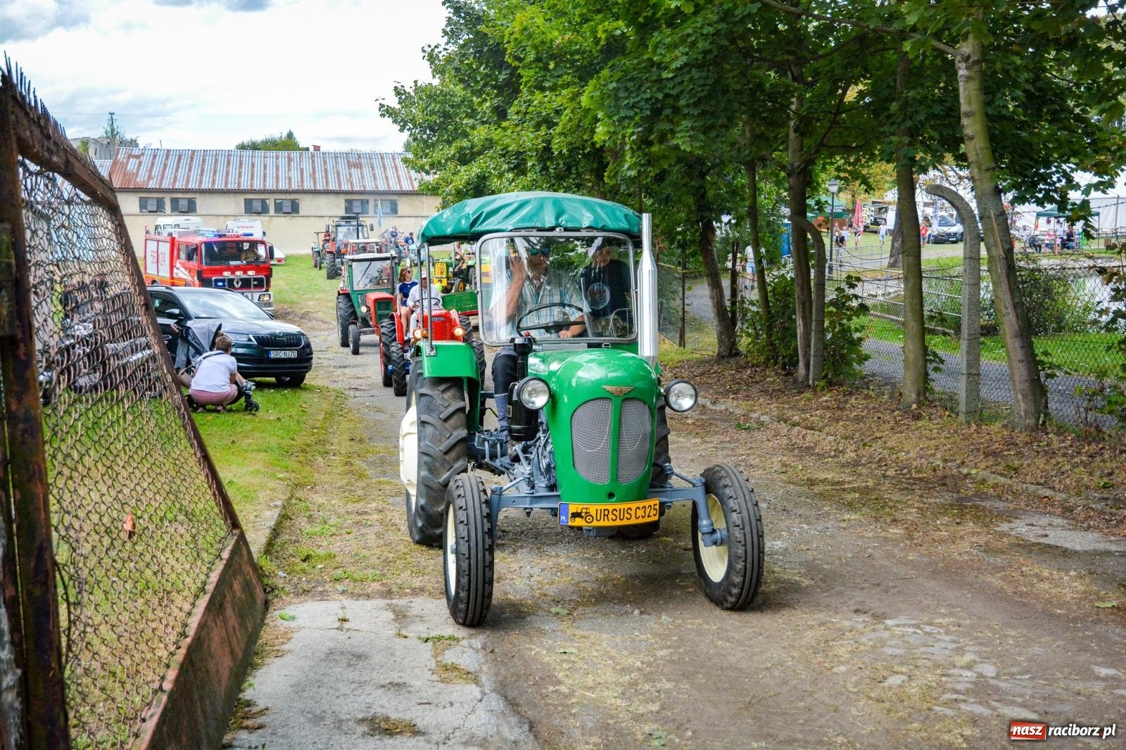 Zdjęcie w galerii na portalu naszraciborz.pl: Gra o plon, czyli parada maszyn rolniczych w Krowiarkach [FOTO i WIDEO] wiadomości z regionu