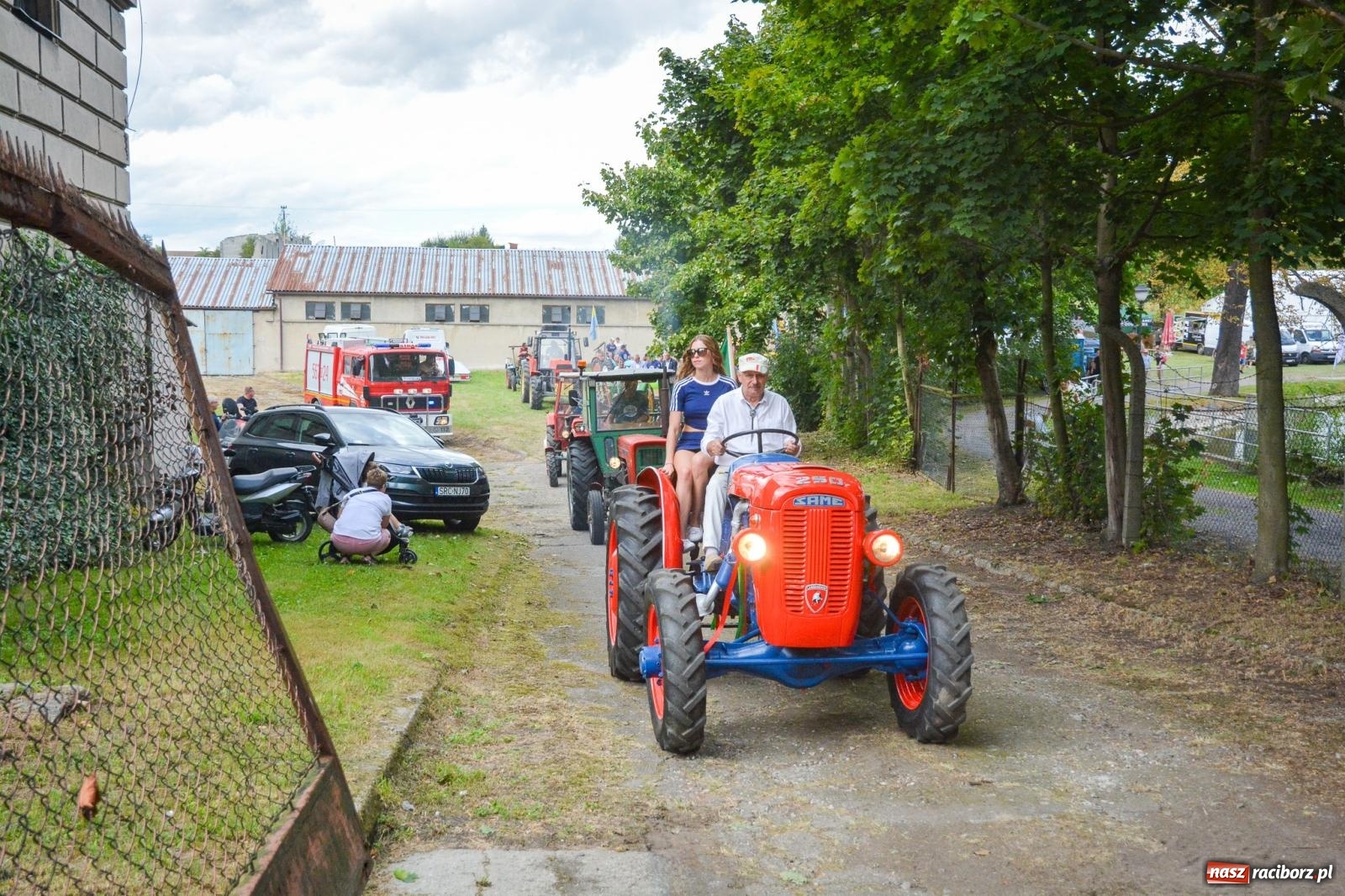 Zdjęcie w galerii na portalu naszraciborz.pl: Gra o plon, czyli parada maszyn rolniczych w Krowiarkach [FOTO i WIDEO] wiadomości z regionu