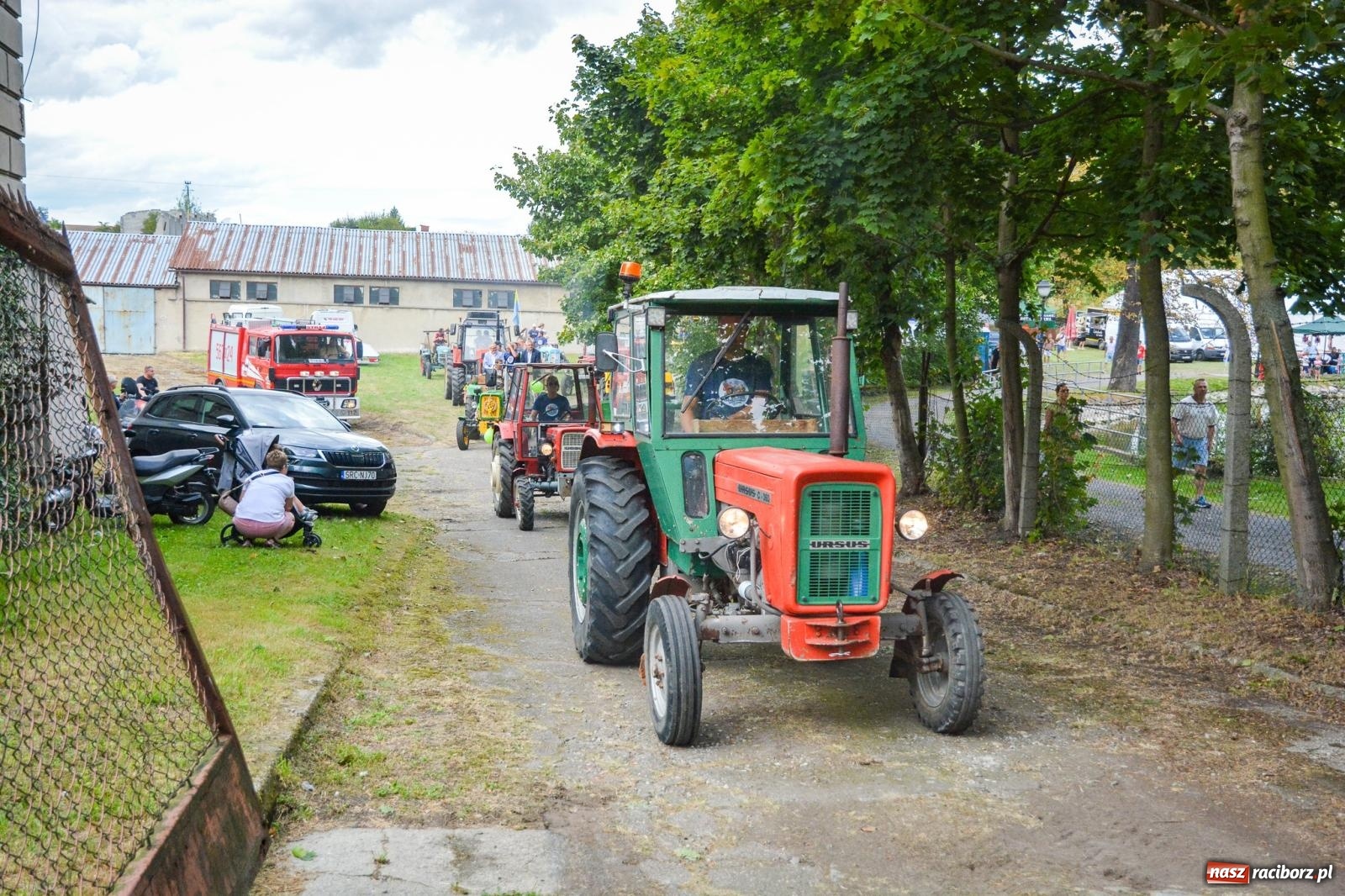 Zdjęcie w galerii na portalu naszraciborz.pl: Gra o plon, czyli parada maszyn rolniczych w Krowiarkach [FOTO i WIDEO] wiadomości z regionu