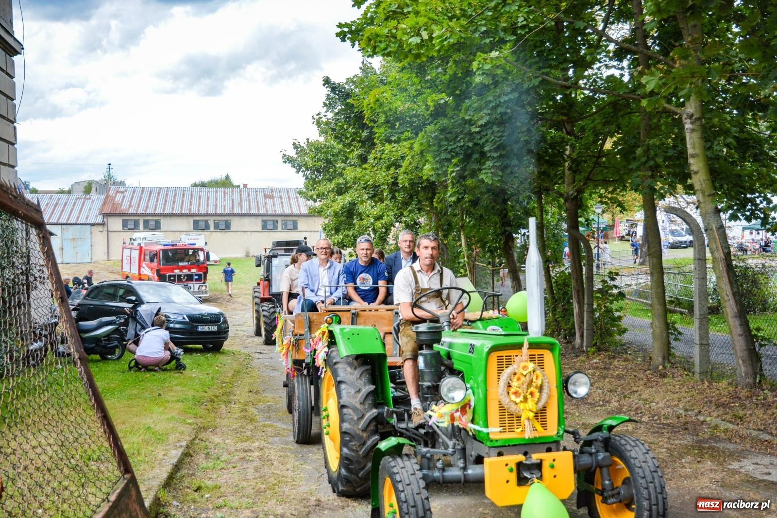 Zdjęcie w galerii na portalu naszraciborz.pl: Gra o plon, czyli parada maszyn rolniczych w Krowiarkach [FOTO i WIDEO] wiadomości z regionu