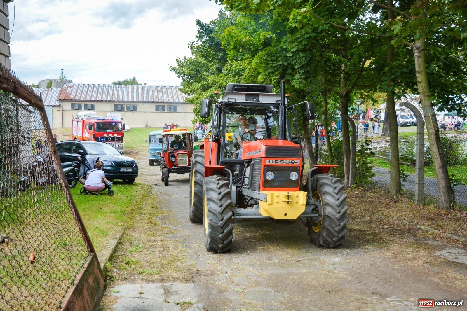 Zdjęcie w galerii na portalu naszraciborz.pl: Gra o plon, czyli parada maszyn rolniczych w Krowiarkach [FOTO i WIDEO] wiadomości z regionu