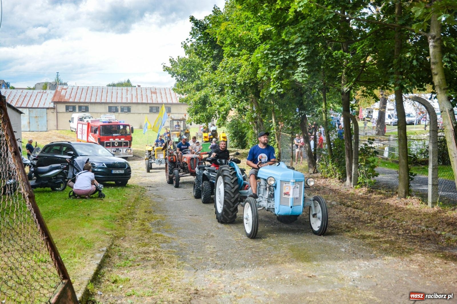 Zdjęcie w galerii na portalu naszraciborz.pl: Gra o plon, czyli parada maszyn rolniczych w Krowiarkach [FOTO i WIDEO] wiadomości z regionu