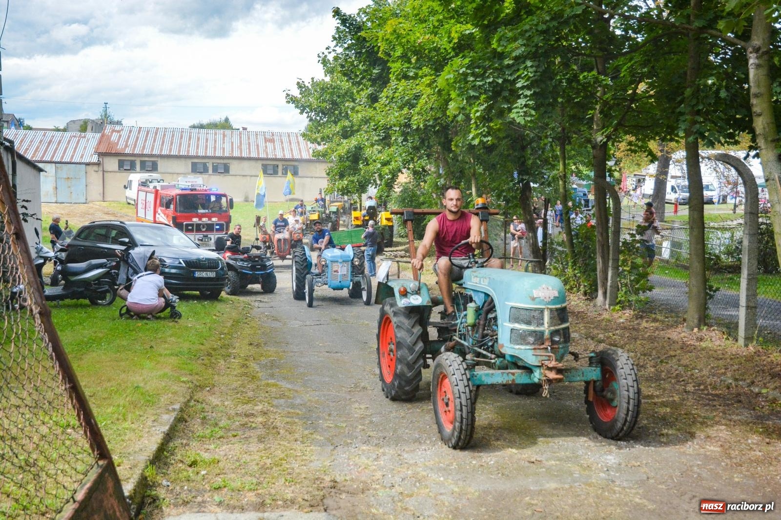 Zdjęcie w galerii na portalu naszraciborz.pl: Gra o plon, czyli parada maszyn rolniczych w Krowiarkach [FOTO i WIDEO] wiadomości z regionu