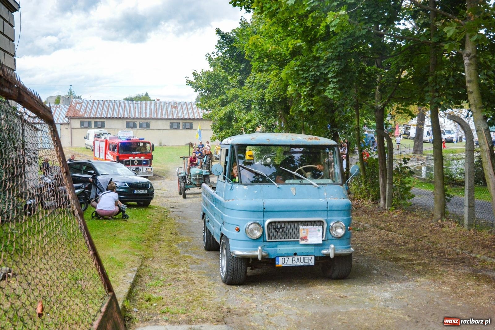 Zdjęcie w galerii na portalu naszraciborz.pl: Gra o plon, czyli parada maszyn rolniczych w Krowiarkach [FOTO i WIDEO] wiadomości z regionu