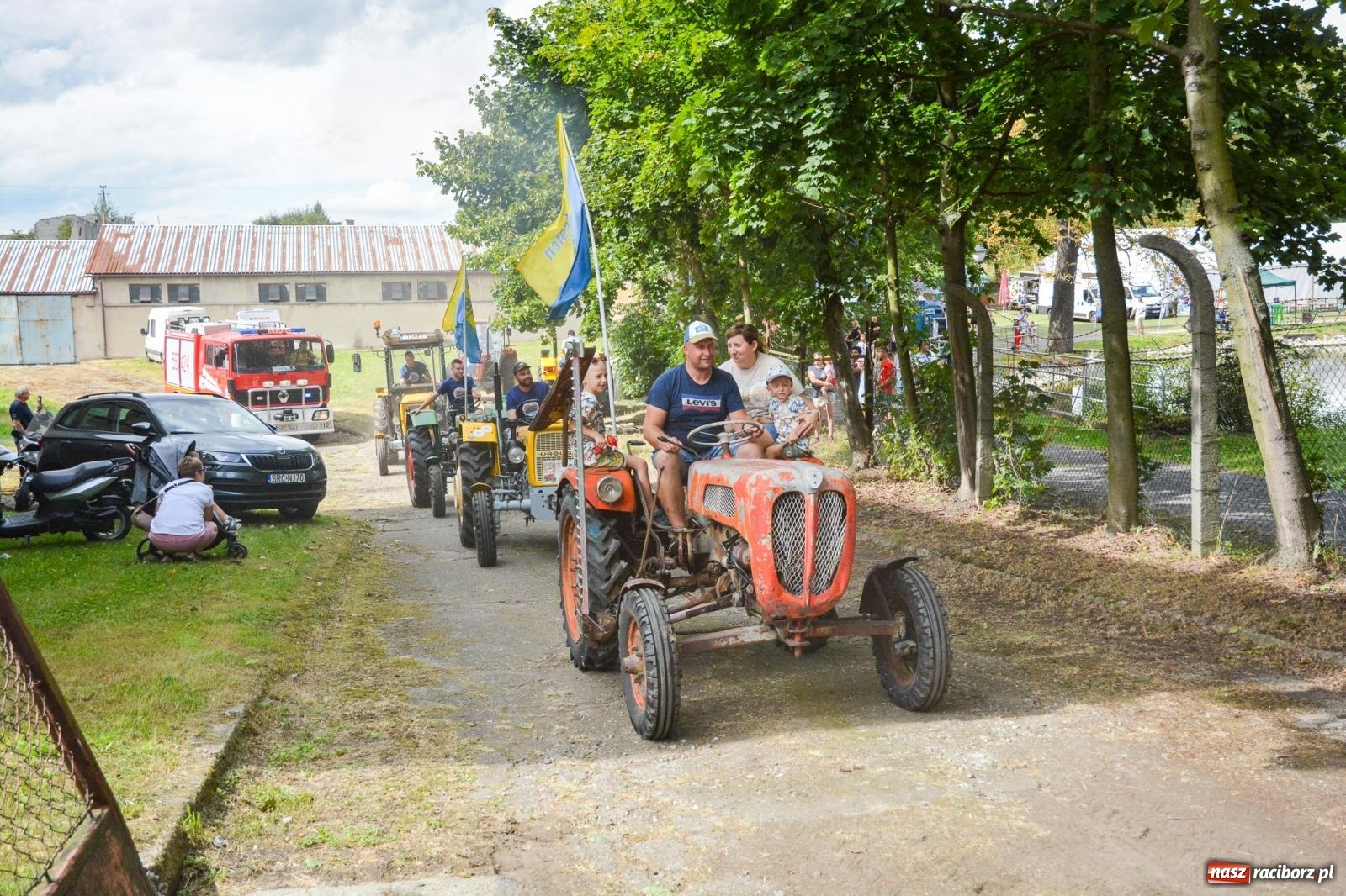 Zdjęcie w galerii na portalu naszraciborz.pl: Gra o plon, czyli parada maszyn rolniczych w Krowiarkach [FOTO i WIDEO] wiadomości z regionu