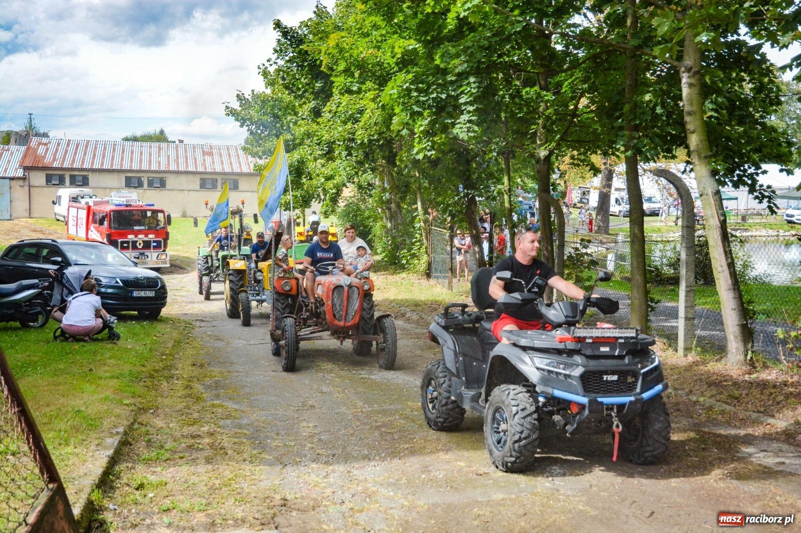 Zdjęcie w galerii na portalu naszraciborz.pl: Gra o plon, czyli parada maszyn rolniczych w Krowiarkach [FOTO i WIDEO] wiadomości z regionu