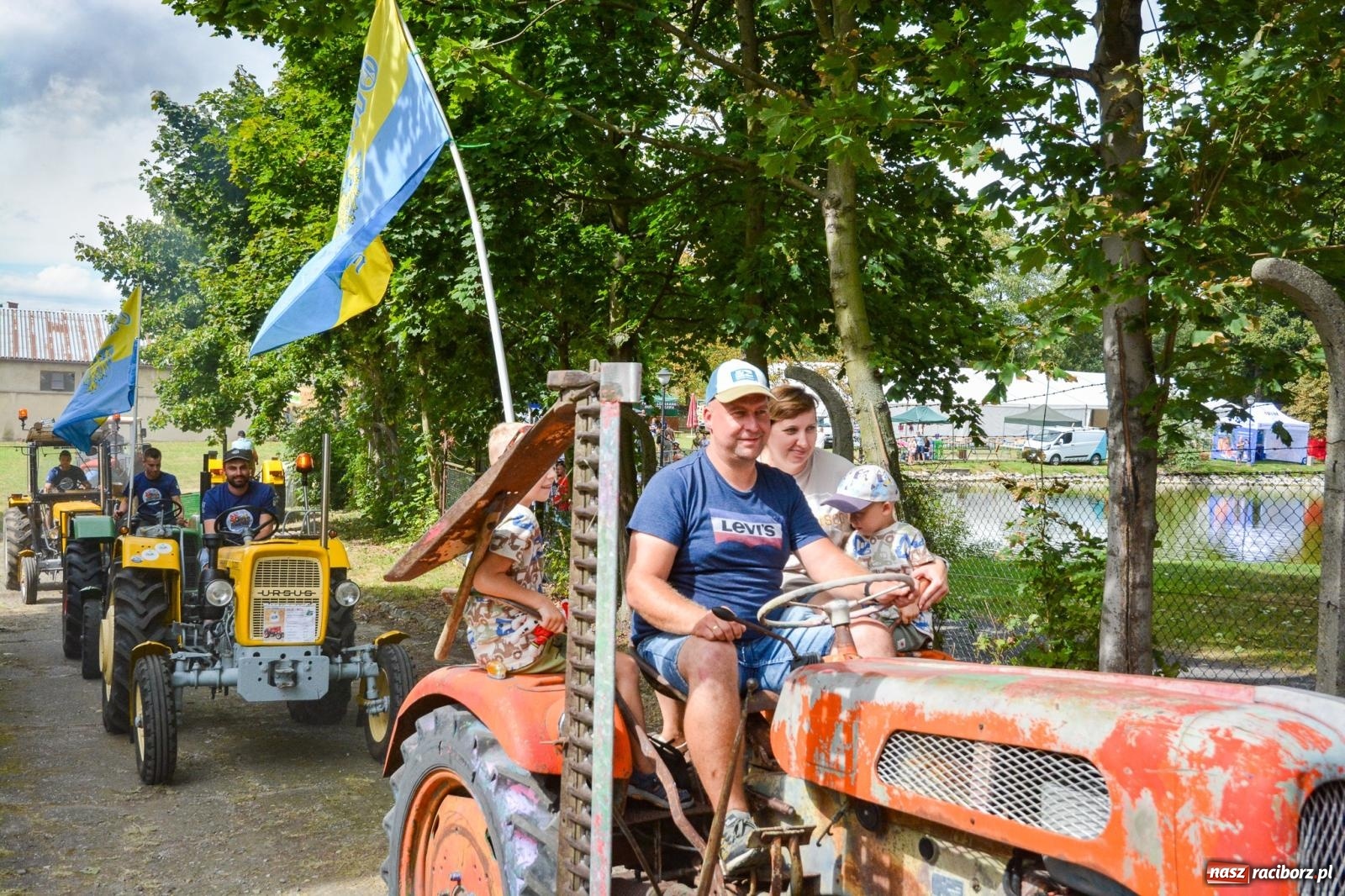 Zdjęcie w galerii na portalu naszraciborz.pl: Gra o plon, czyli parada maszyn rolniczych w Krowiarkach [FOTO i WIDEO] wiadomości z regionu