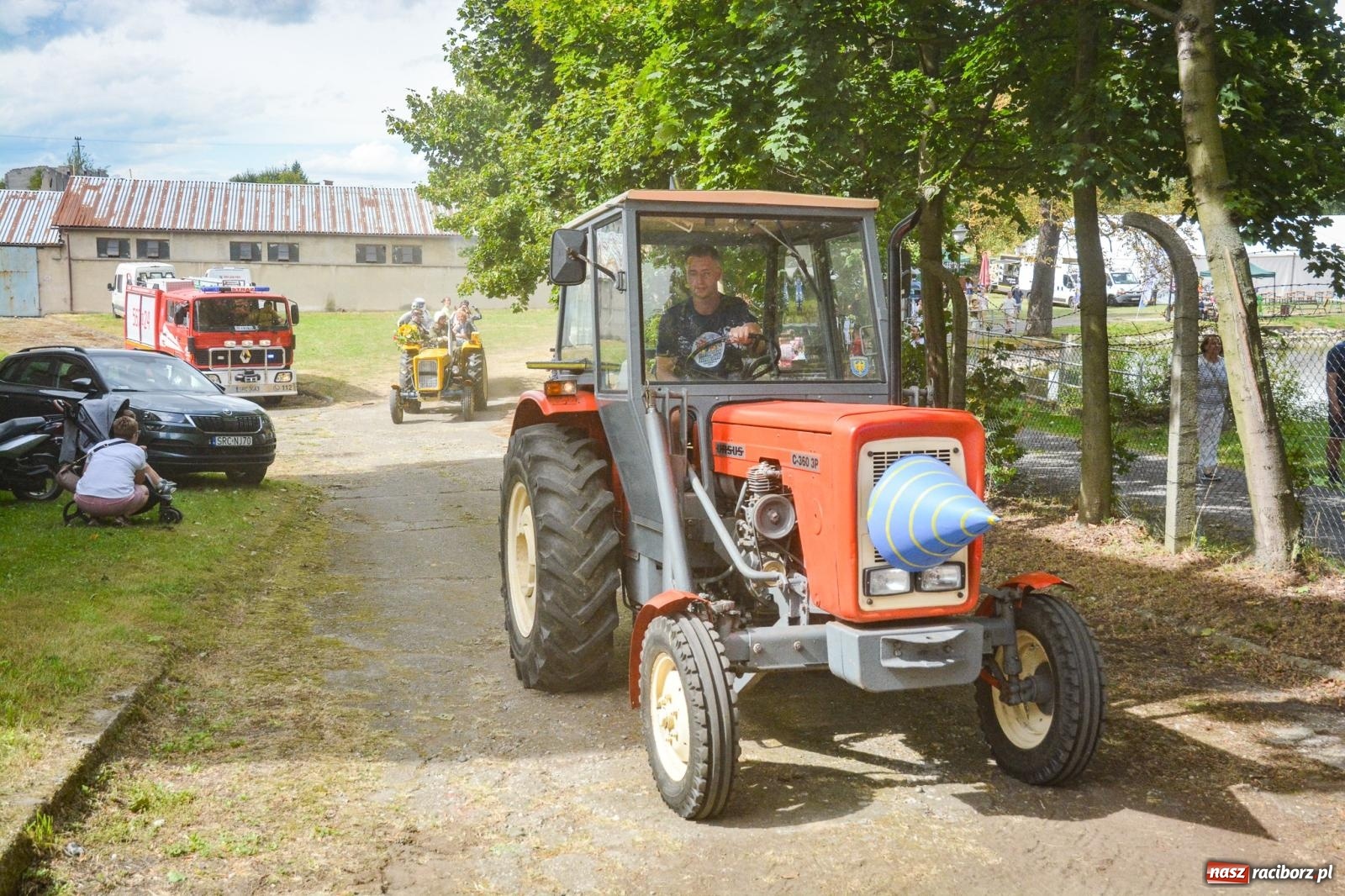 Zdjęcie w galerii na portalu naszraciborz.pl: Gra o plon, czyli parada maszyn rolniczych w Krowiarkach [FOTO i WIDEO] wiadomości z regionu
