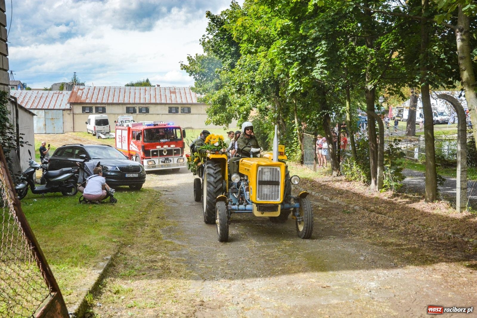 Zdjęcie w galerii na portalu naszraciborz.pl: Gra o plon, czyli parada maszyn rolniczych w Krowiarkach [FOTO i WIDEO] wiadomości z regionu