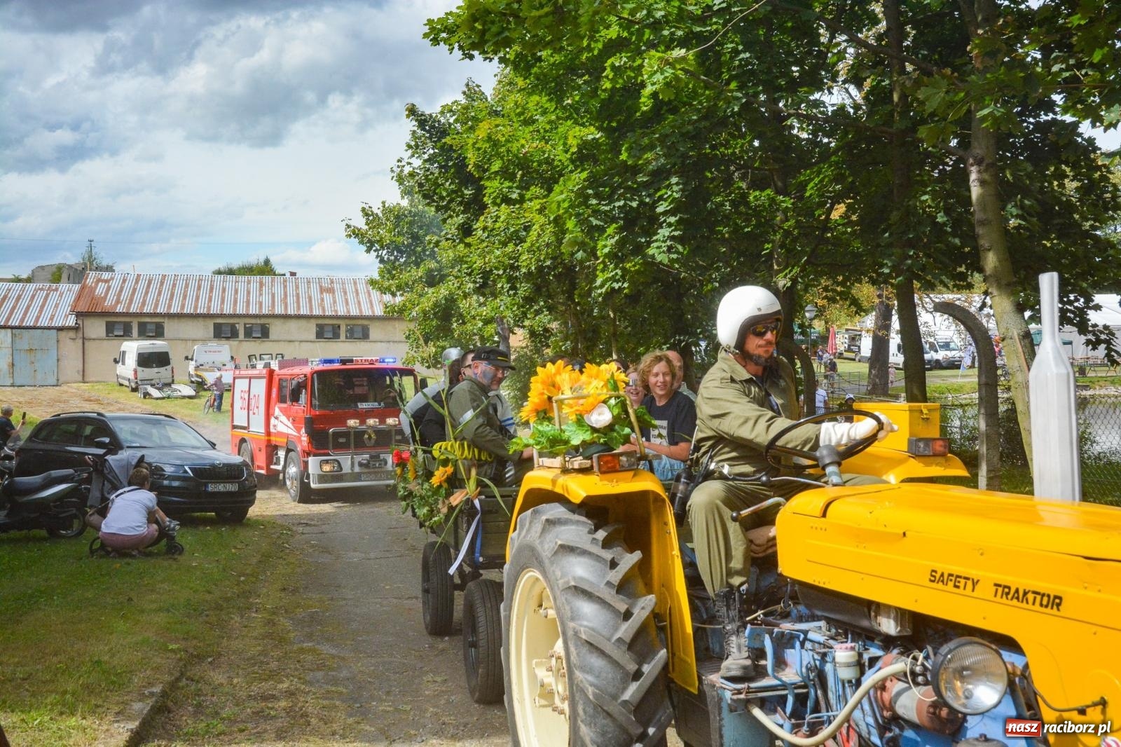 Zdjęcie w galerii na portalu naszraciborz.pl: Gra o plon, czyli parada maszyn rolniczych w Krowiarkach [FOTO i WIDEO] wiadomości z regionu