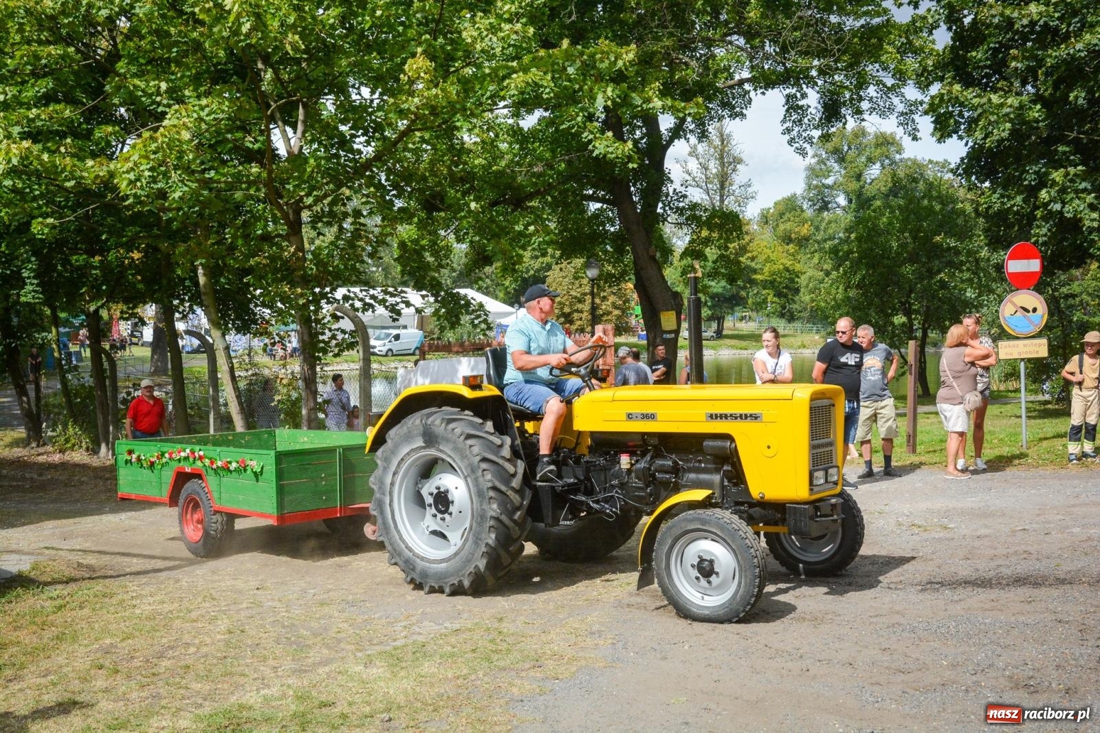 Zdjęcie w galerii na portalu naszraciborz.pl: Gra o plon, czyli parada maszyn rolniczych w Krowiarkach [FOTO i WIDEO] wiadomości z regionu
